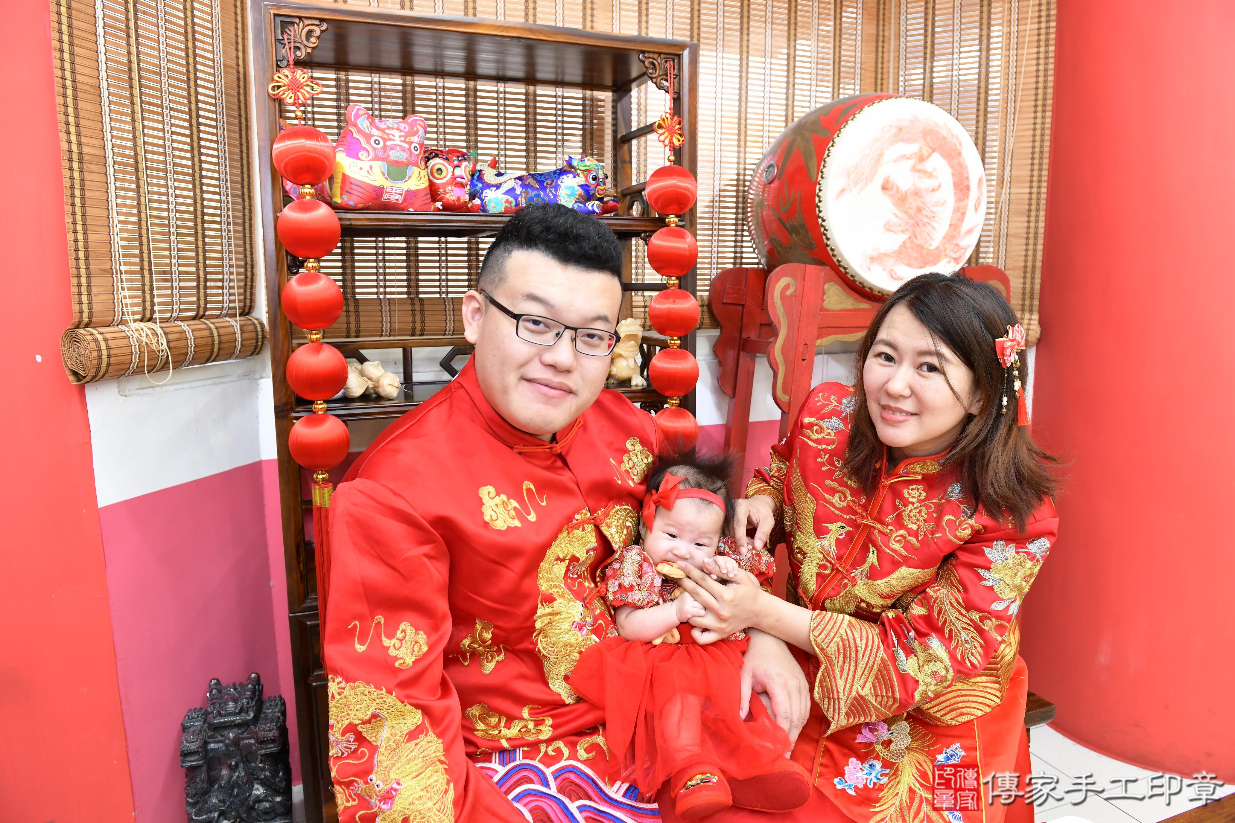 傳家手工印章高雄店、抓周、度脺、美式風會場、傳家嬰兒古禮、吉祥話、抓周道具物品24種、拍照。抓周證書。寶寶抓周、滿周歲、生日快樂、祝福