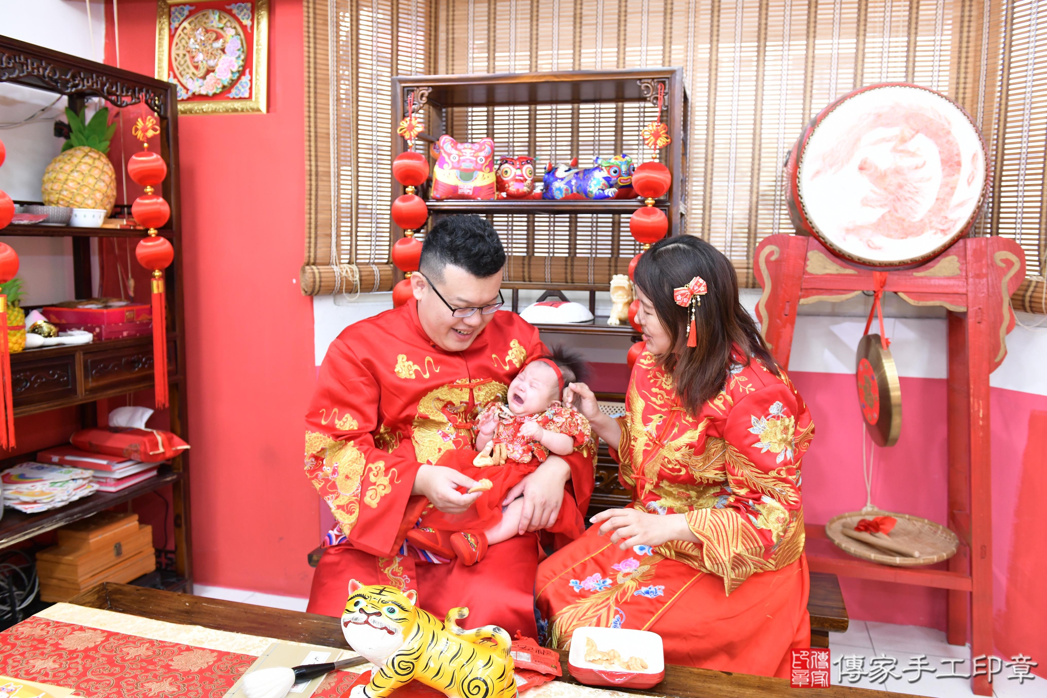 傳家手工印章高雄店、抓周、度脺、美式風會場、傳家嬰兒古禮、吉祥話、抓周道具物品24種、拍照。抓周證書。寶寶抓周、滿周歲、生日快樂、祝福