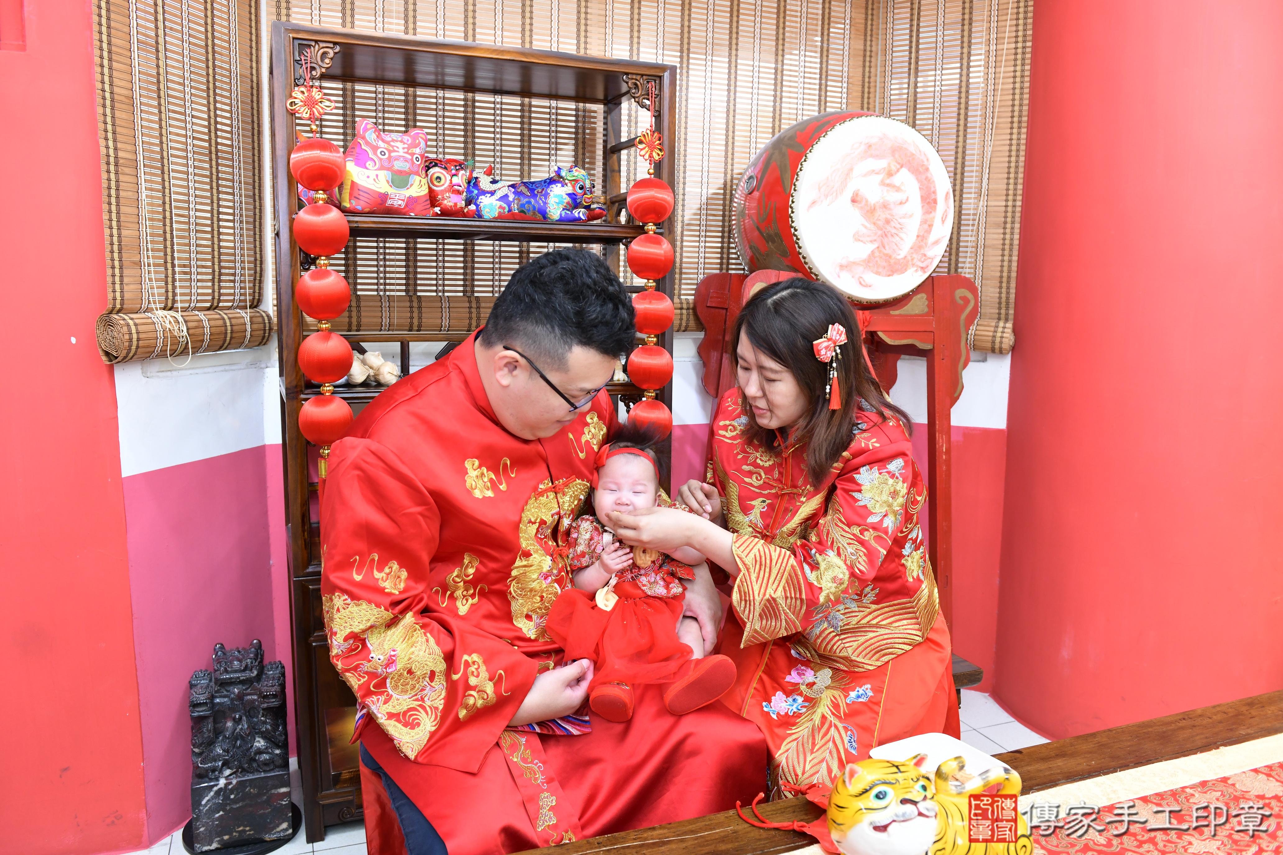 傳家手工印章高雄店、抓周、度脺、美式風會場、傳家嬰兒古禮、吉祥話、抓周道具物品24種、拍照。抓周證書。寶寶抓周、滿周歲、生日快樂、祝福