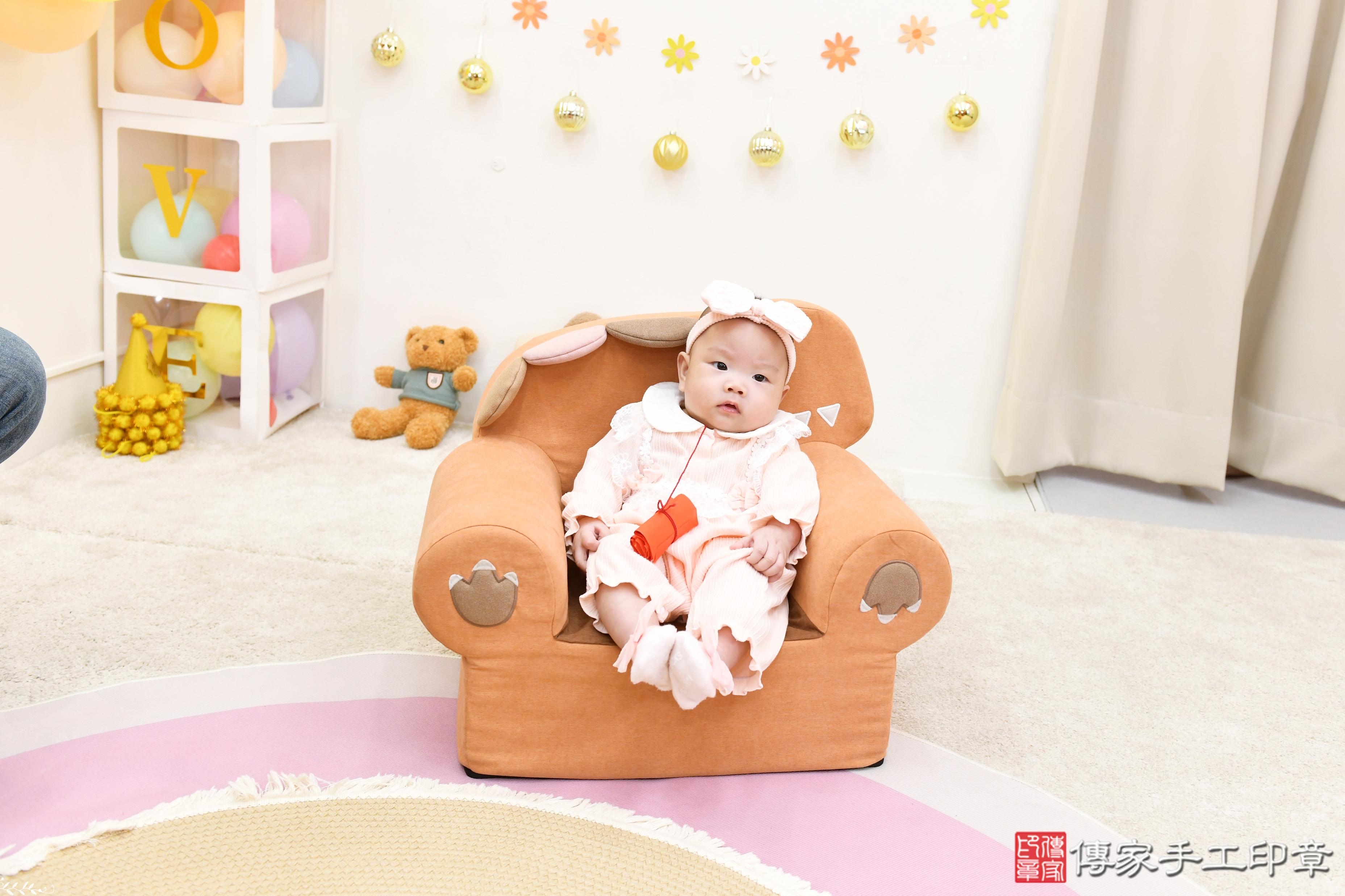 傳家手工印章高雄店、抓周、度脺、美式風會場、傳家嬰兒古禮、吉祥話、抓周道具物品24種、拍照。抓周證書。寶寶抓周、滿周歲、生日快樂、祝福