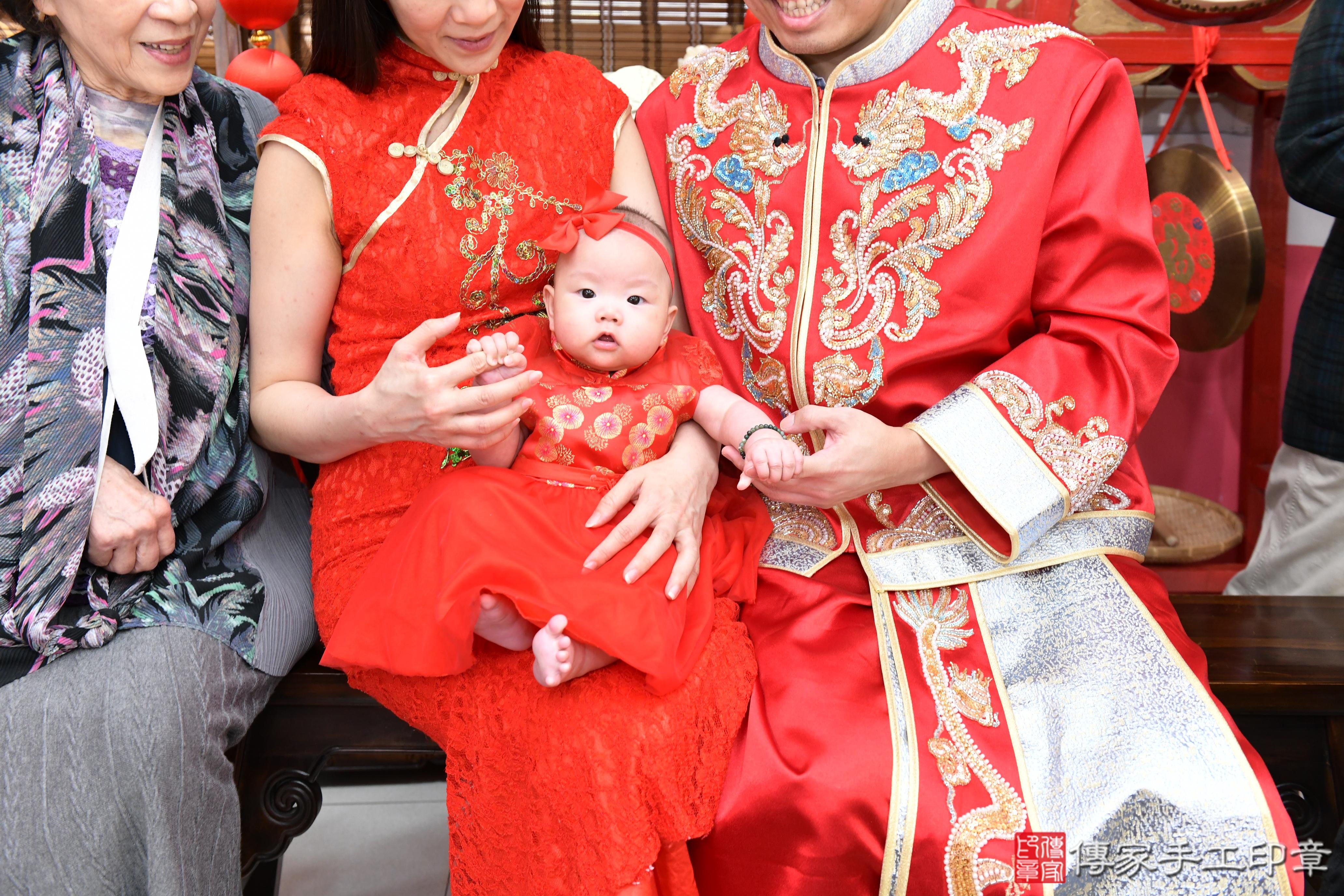 傳家手工印章高雄店、抓周、度脺、美式風會場、傳家嬰兒古禮、吉祥話、抓周道具物品24種、拍照。抓周證書。寶寶抓周、滿周歲、生日快樂、祝福