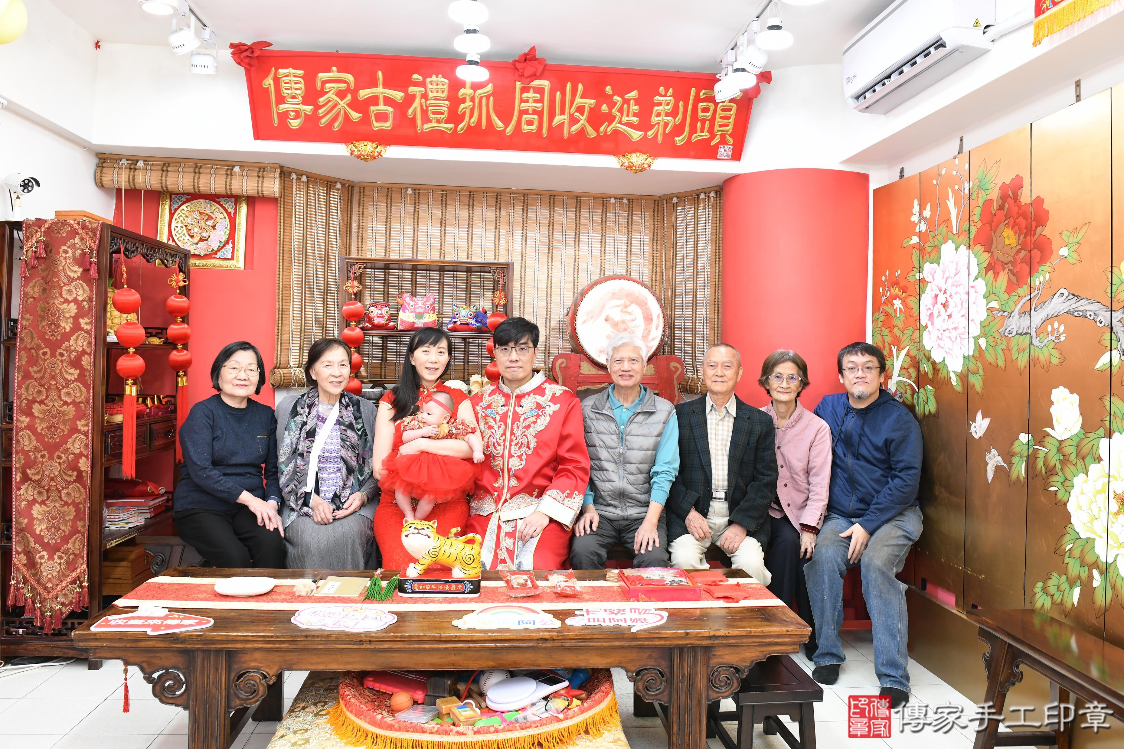 傳家手工印章高雄店、抓周、度脺、美式風會場、傳家嬰兒古禮、吉祥話、抓周道具物品24種、拍照。抓周證書。寶寶抓周、滿周歲、生日快樂、祝福