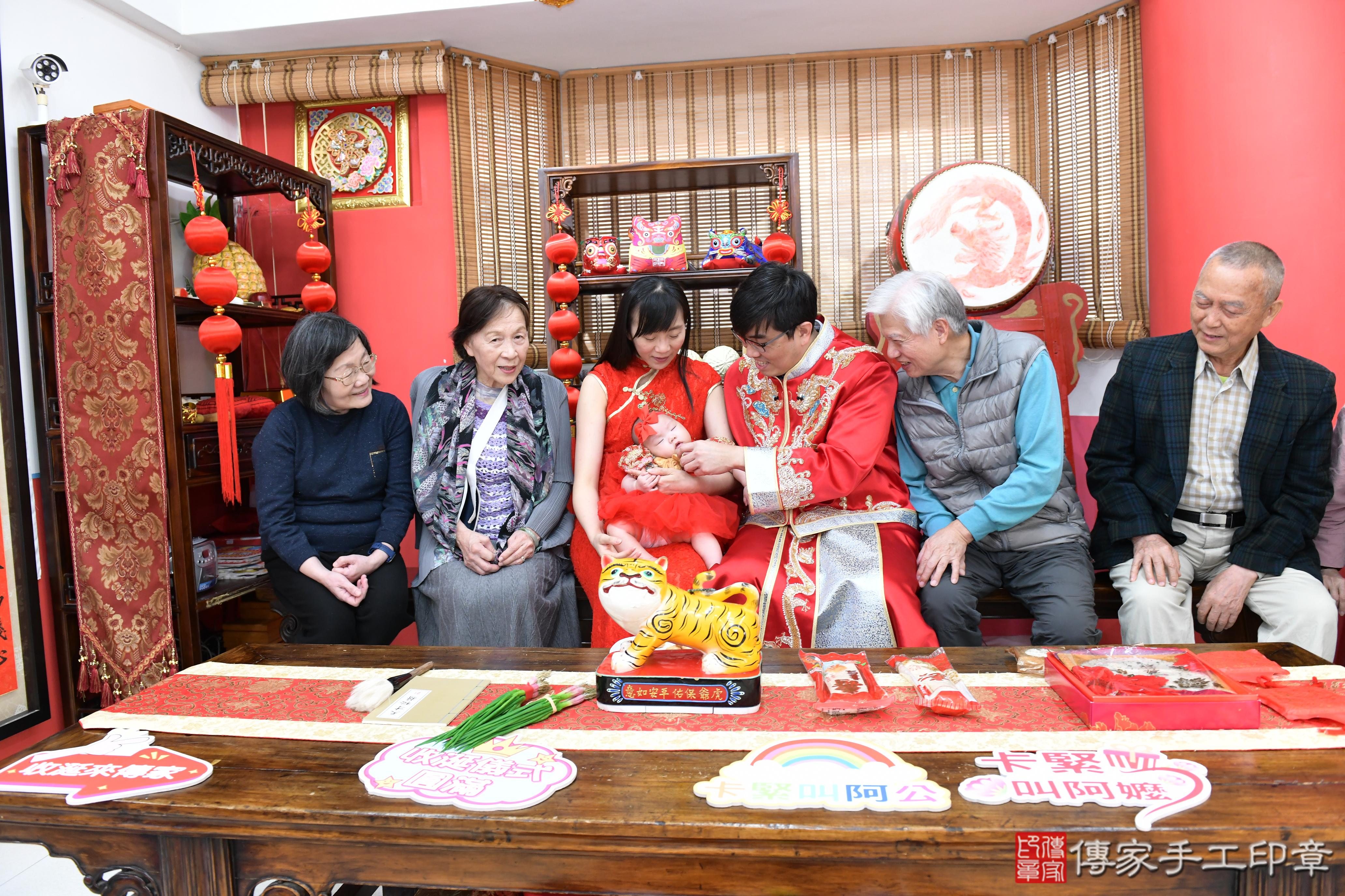 傳家手工印章高雄店、抓周、度脺、美式風會場、傳家嬰兒古禮、吉祥話、抓周道具物品24種、拍照。抓周證書。寶寶抓周、滿周歲、生日快樂、祝福