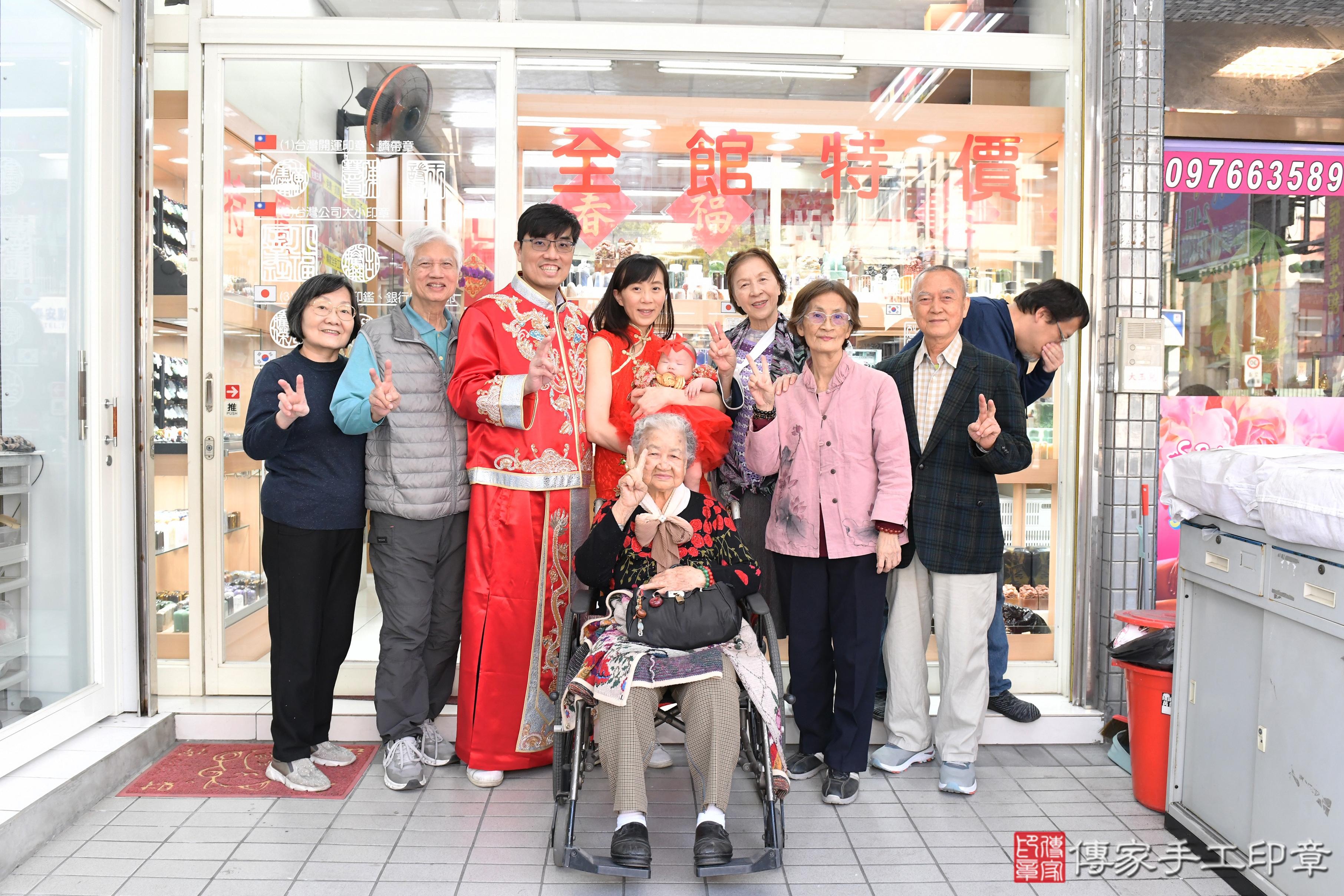傳家手工印章高雄店、抓周、度脺、美式風會場、傳家嬰兒古禮、吉祥話、抓周道具物品24種、拍照。抓周證書。寶寶抓周、滿周歲、生日快樂、祝福