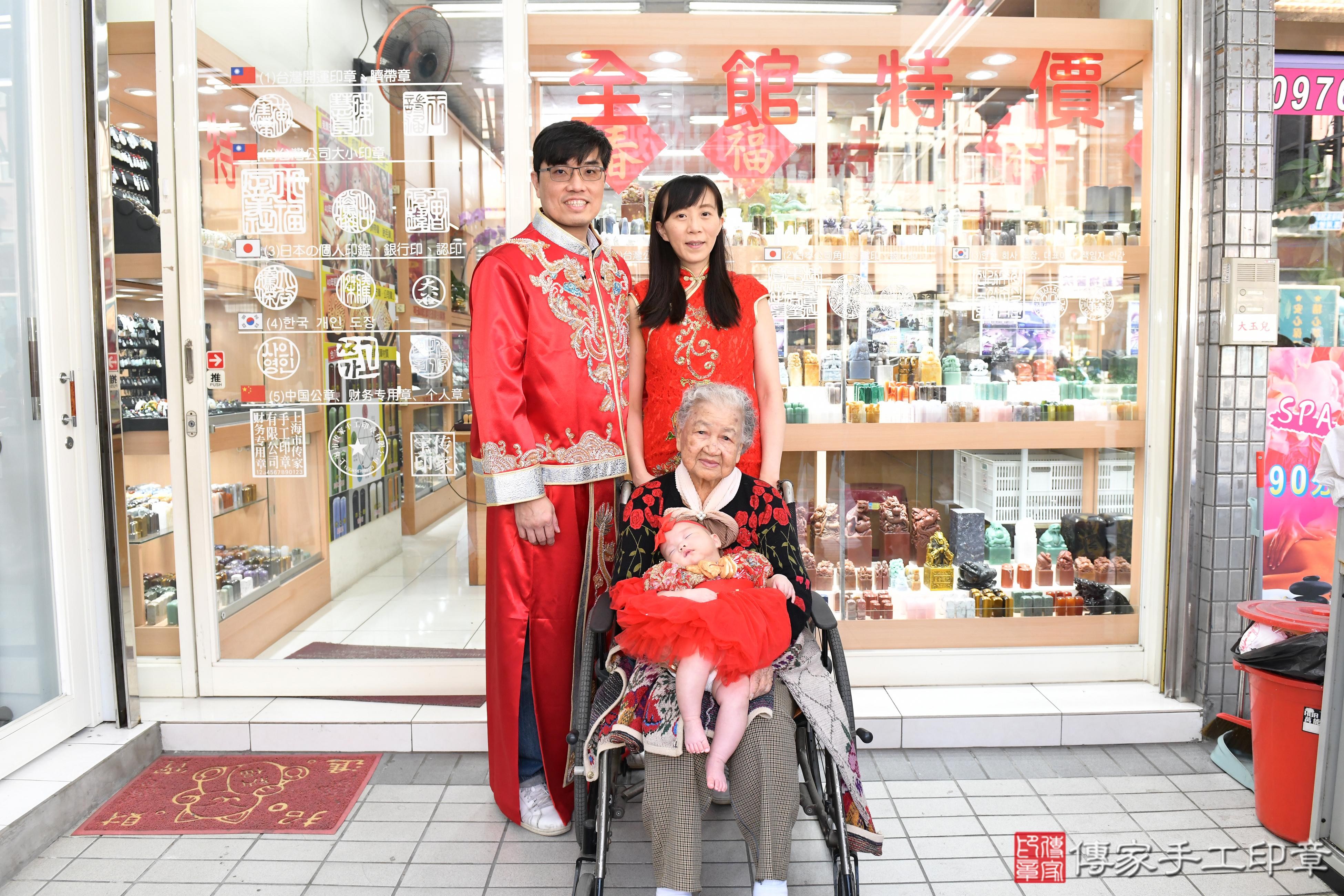 傳家手工印章高雄店、抓周、度脺、美式風會場、傳家嬰兒古禮、吉祥話、抓周道具物品24種、拍照。抓周證書。寶寶抓周、滿周歲、生日快樂、祝福