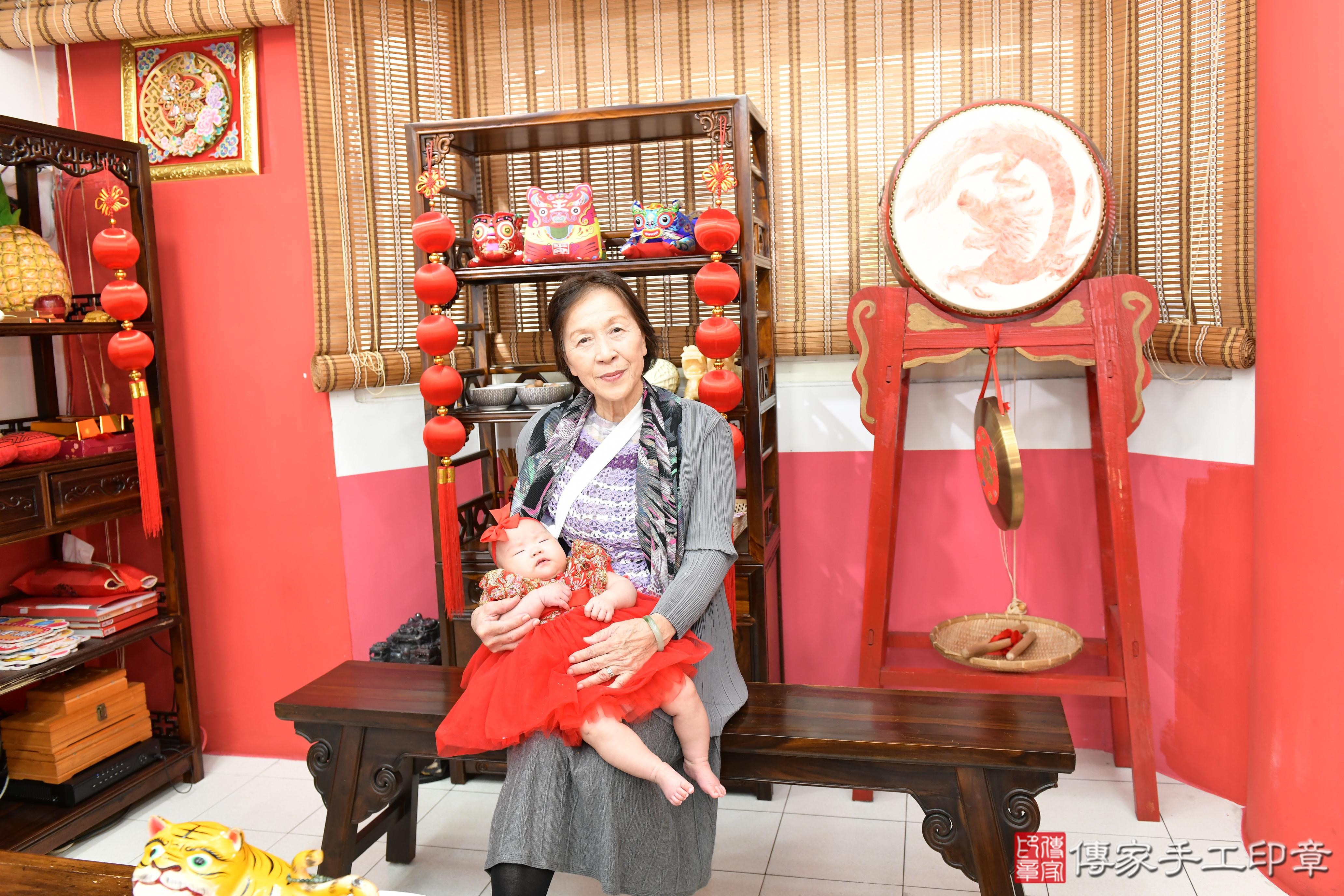 傳家手工印章高雄店、抓周、度脺、美式風會場、傳家嬰兒古禮、吉祥話、抓周道具物品24種、拍照。抓周證書。寶寶抓周、滿周歲、生日快樂、祝福