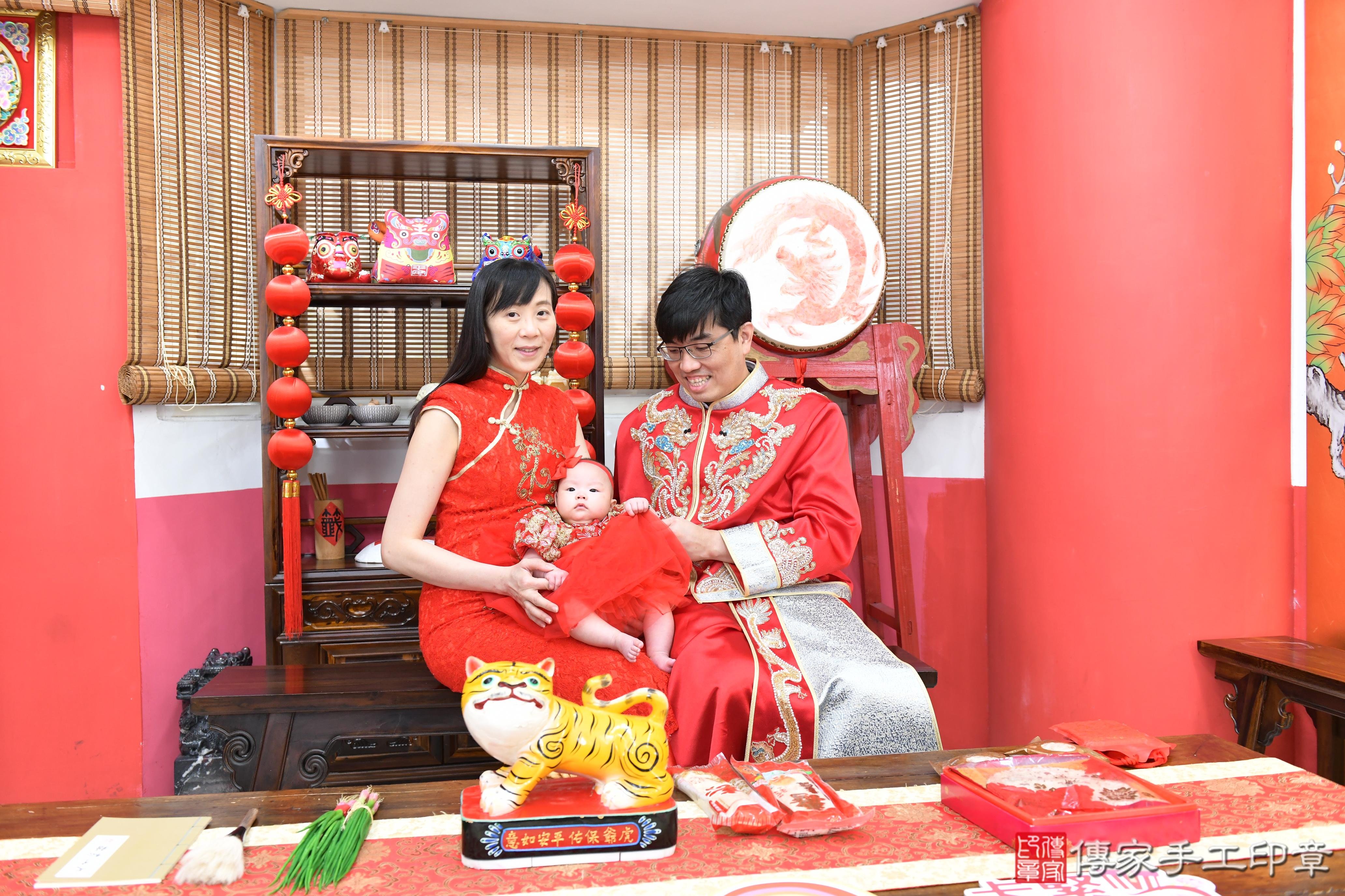 傳家手工印章高雄店、抓周、度脺、美式風會場、傳家嬰兒古禮、吉祥話、抓周道具物品24種、拍照。抓周證書。寶寶抓周、滿周歲、生日快樂、祝福