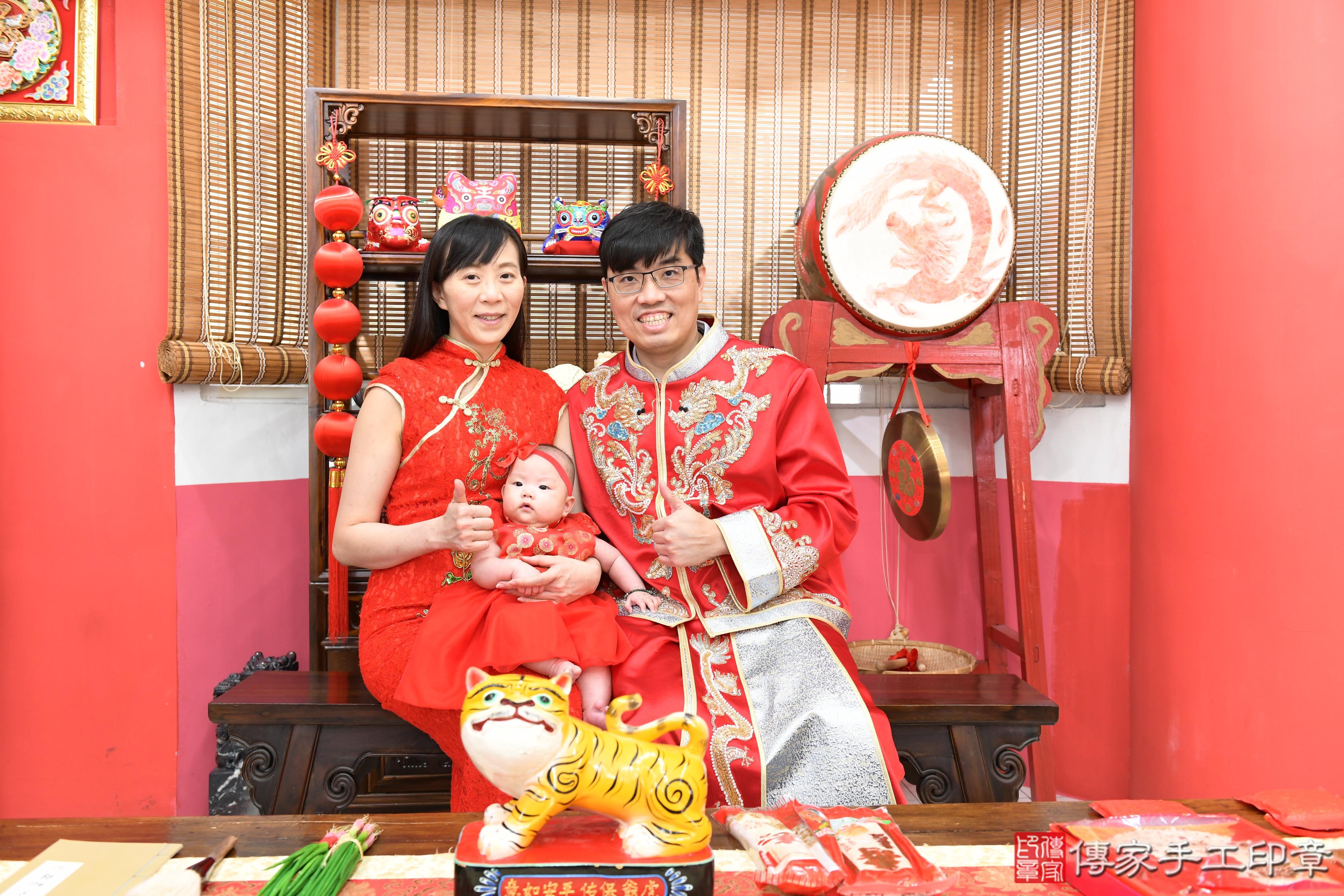 傳家手工印章高雄店、抓周、度脺、美式風會場、傳家嬰兒古禮、吉祥話、抓周道具物品24種、拍照。抓周證書。寶寶抓周、滿周歲、生日快樂、祝福