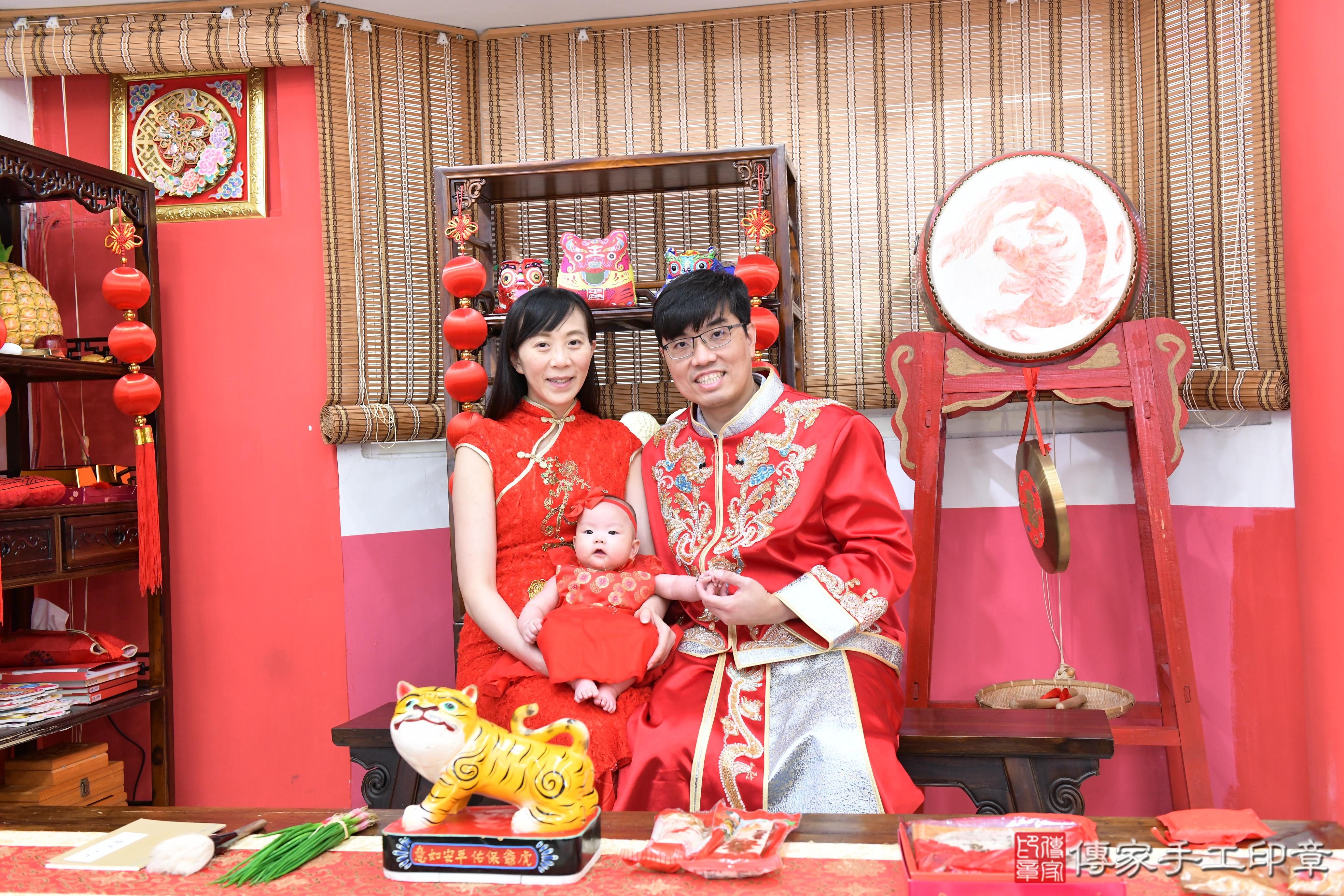 傳家手工印章高雄店、抓周、度脺、美式風會場、傳家嬰兒古禮、吉祥話、抓周道具物品24種、拍照。抓周證書。寶寶抓周、滿周歲、生日快樂、祝福