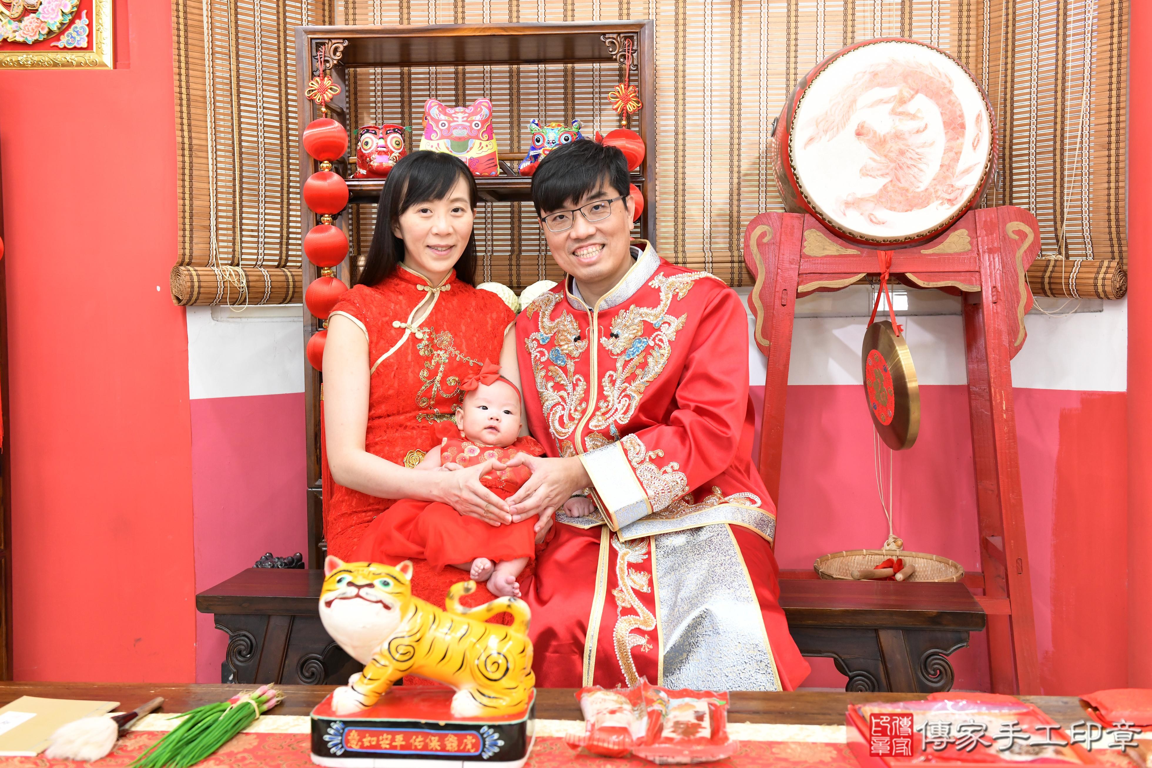 傳家手工印章高雄店、抓周、度脺、美式風會場、傳家嬰兒古禮、吉祥話、抓周道具物品24種、拍照。抓周證書。寶寶抓周、滿周歲、生日快樂、祝福