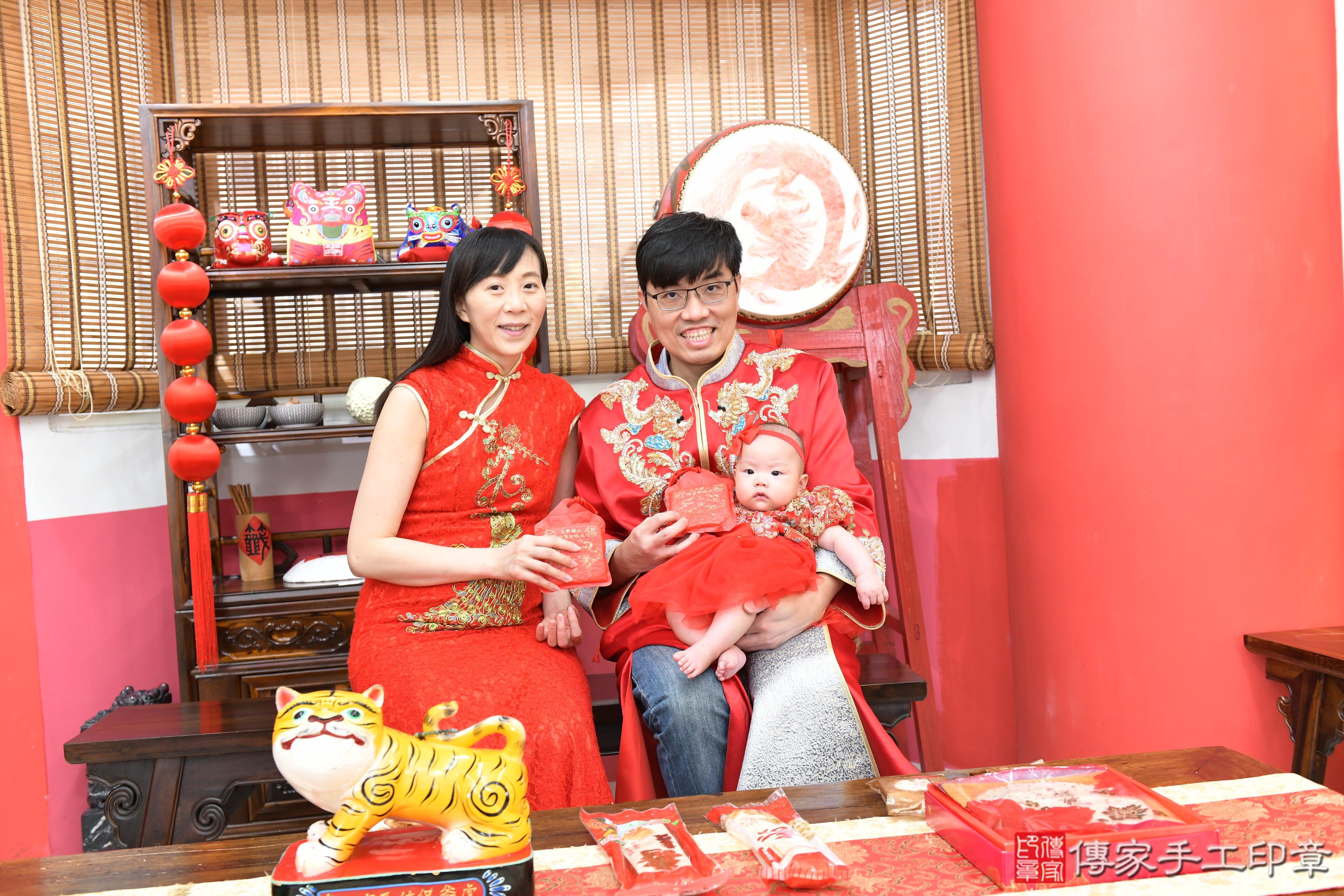 傳家手工印章高雄店、抓周、度脺、美式風會場、傳家嬰兒古禮、吉祥話、抓周道具物品24種、拍照。抓周證書。寶寶抓周、滿周歲、生日快樂、祝福