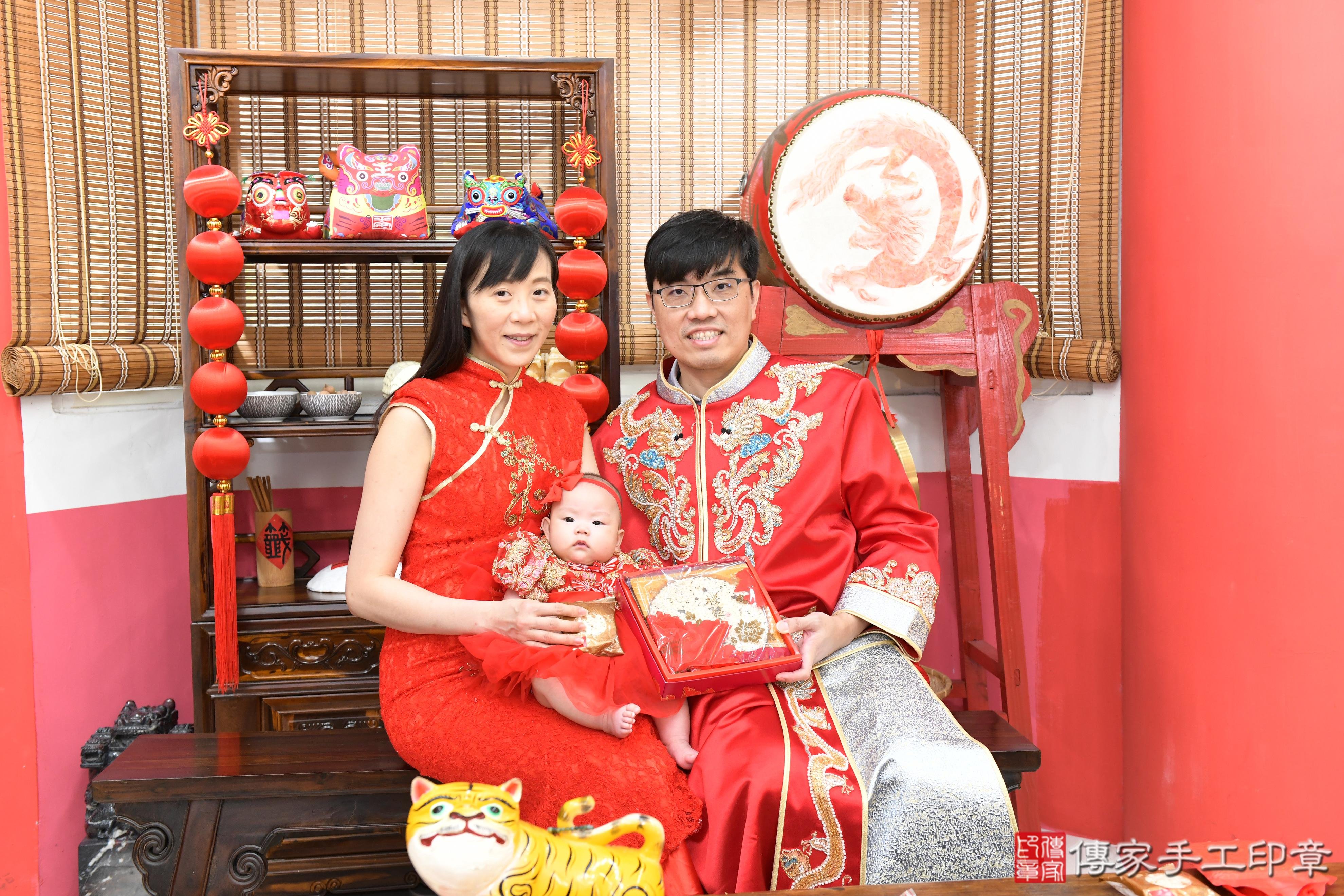 傳家手工印章高雄店、抓周、度脺、美式風會場、傳家嬰兒古禮、吉祥話、抓周道具物品24種、拍照。抓周證書。寶寶抓周、滿周歲、生日快樂、祝福