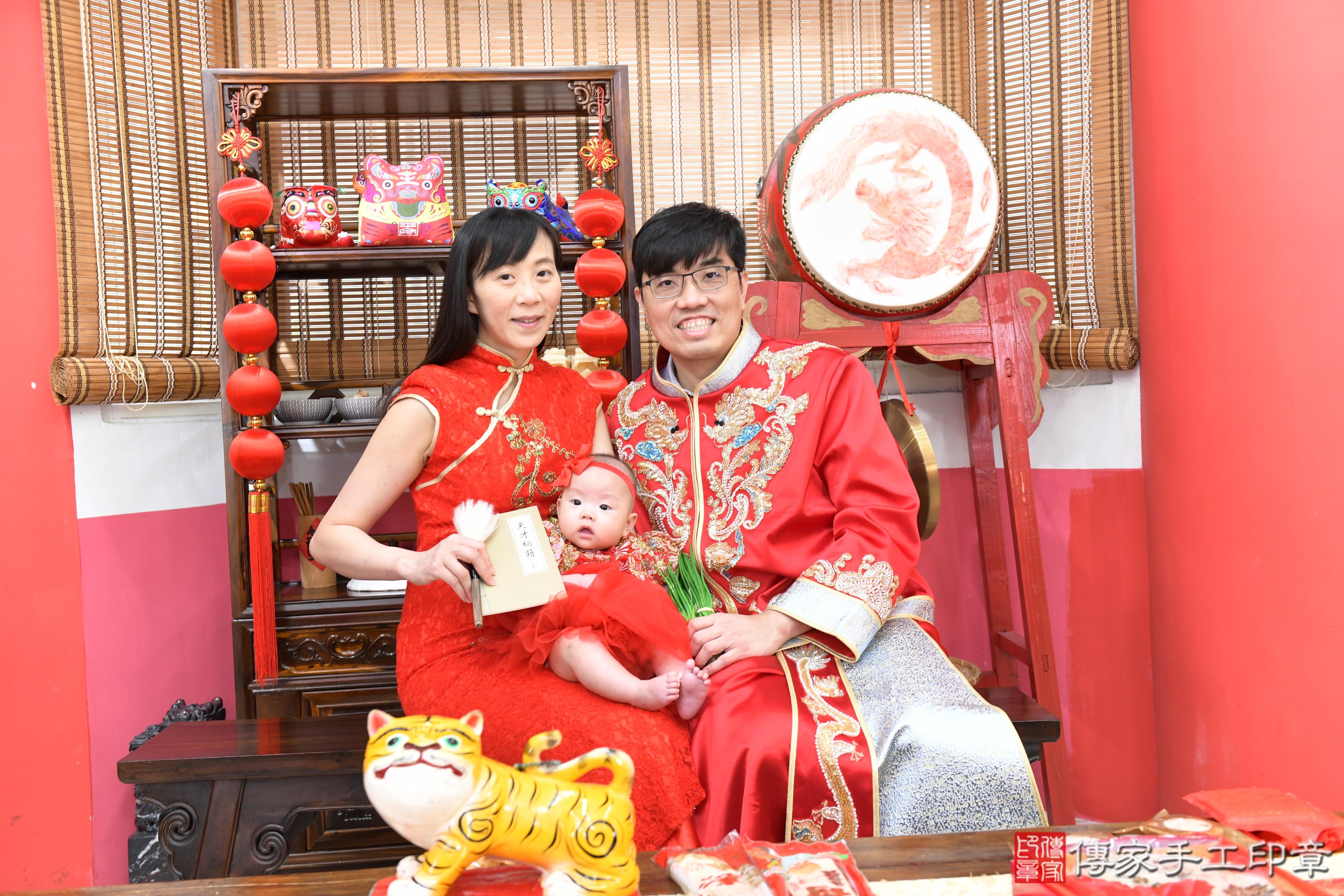 傳家手工印章高雄店、抓周、度脺、美式風會場、傳家嬰兒古禮、吉祥話、抓周道具物品24種、拍照。抓周證書。寶寶抓周、滿周歲、生日快樂、祝福