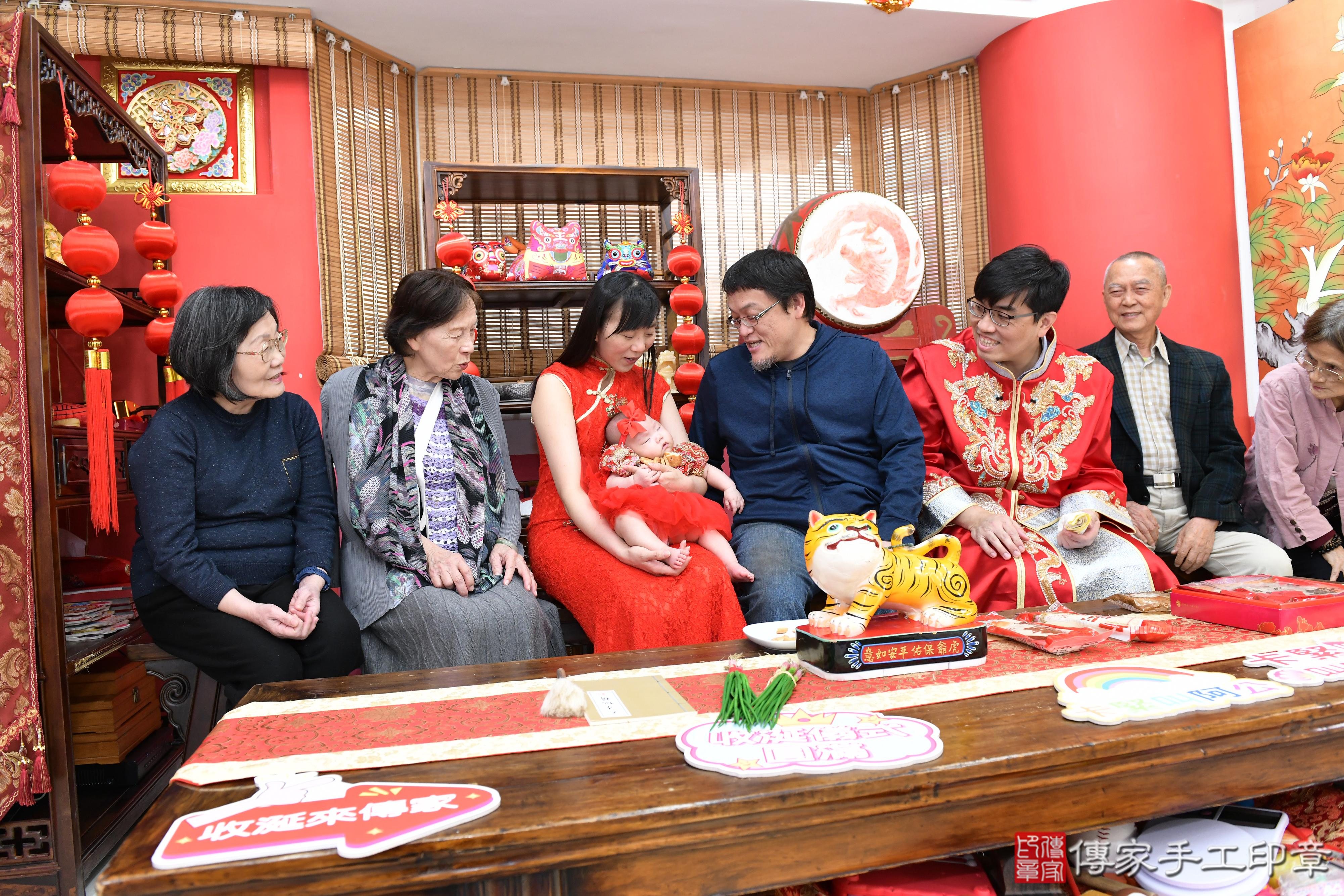 傳家手工印章高雄店、抓周、度脺、美式風會場、傳家嬰兒古禮、吉祥話、抓周道具物品24種、拍照。抓周證書。寶寶抓周、滿周歲、生日快樂、祝福