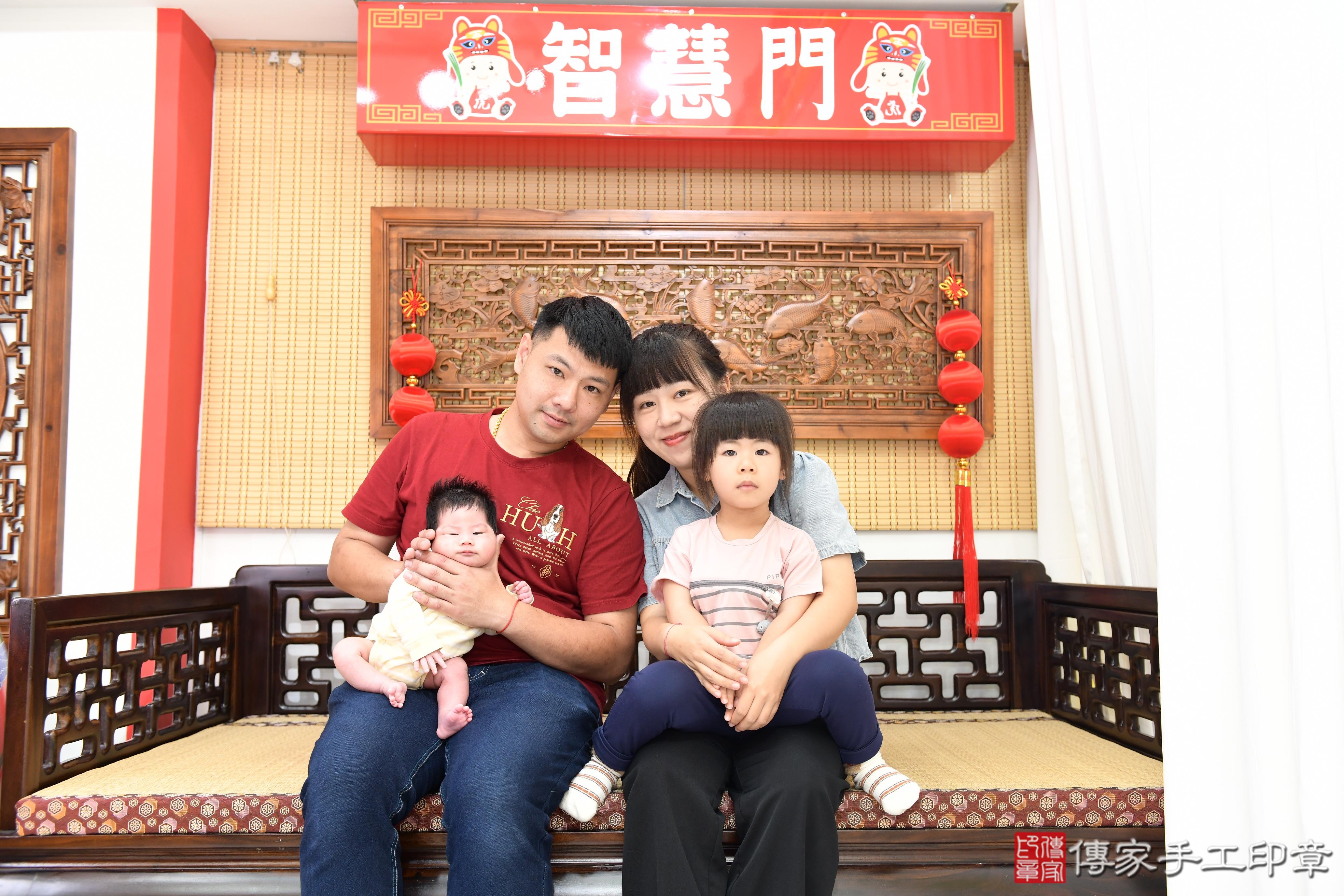 傳家手工印章台南店、抓周、度脺、美式風會場、傳家嬰兒古禮、吉祥話、抓周道具物品24種、拍照。抓周證書。寶寶抓周、滿周歲、生日快樂、祝福