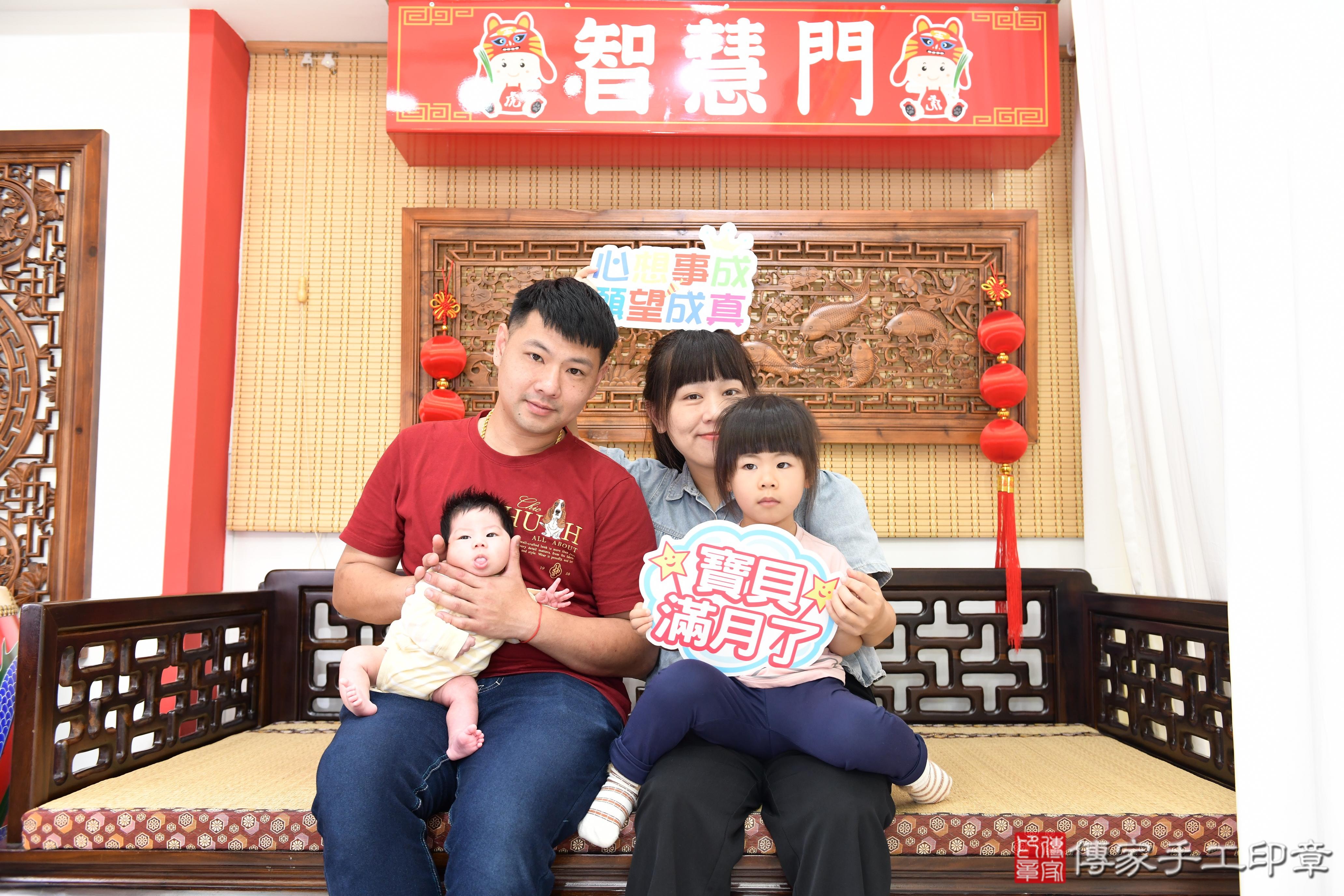 傳家手工印章台南店、抓周、度脺、美式風會場、傳家嬰兒古禮、吉祥話、抓周道具物品24種、拍照。抓周證書。寶寶抓周、滿周歲、生日快樂、祝福