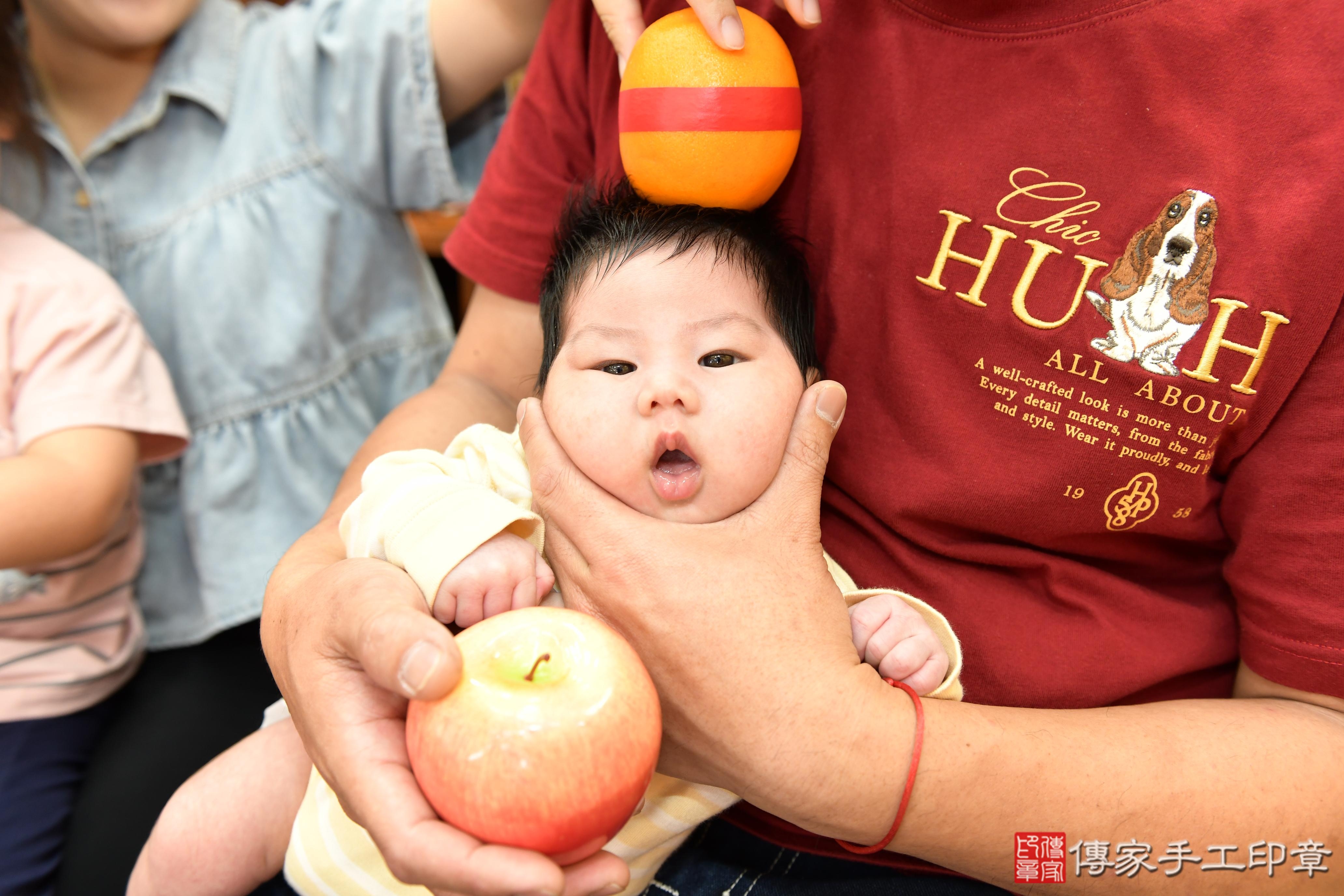 傳家手工印章台南店、抓周、度脺、美式風會場、傳家嬰兒古禮、吉祥話、抓周道具物品24種、拍照。抓周證書。寶寶抓周、滿周歲、生日快樂、祝福