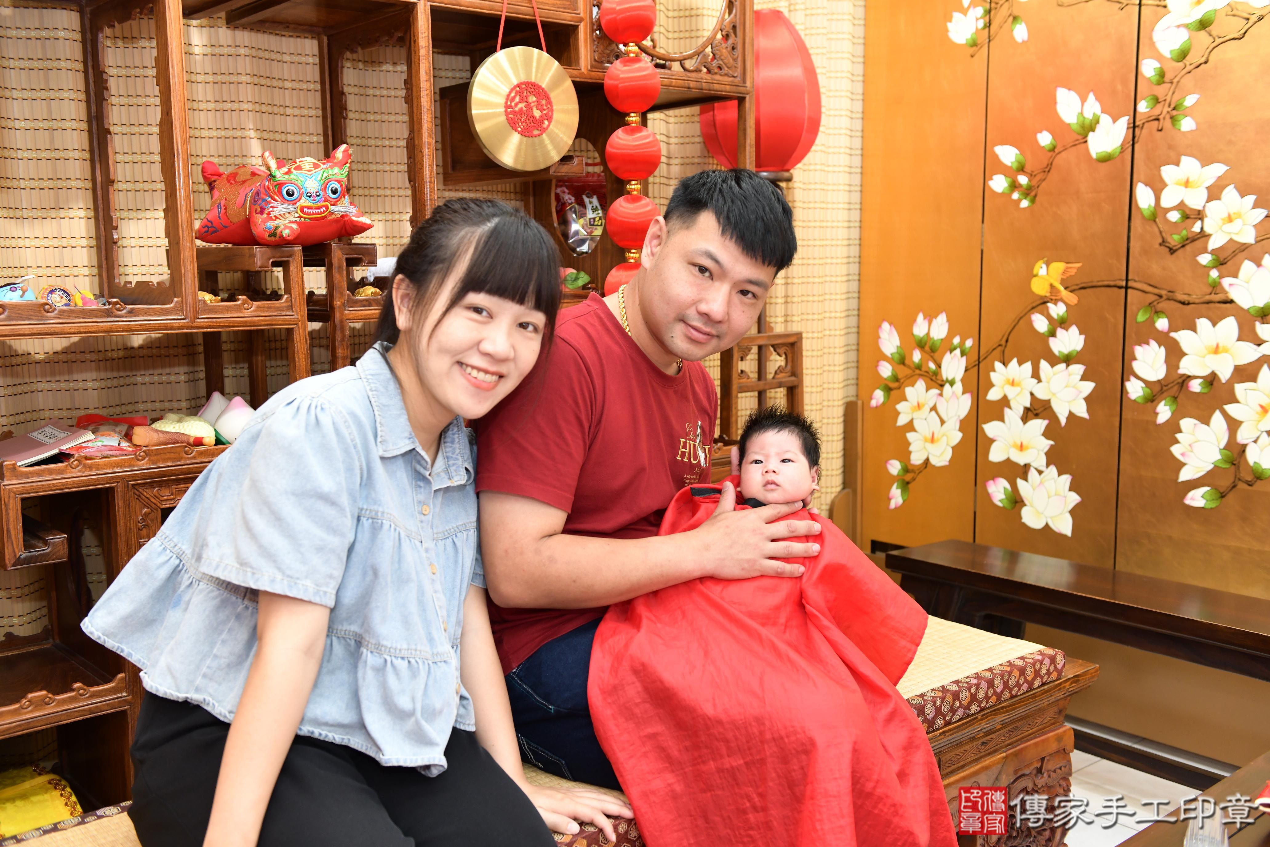 傳家手工印章台南店、抓周、度脺、美式風會場、傳家嬰兒古禮、吉祥話、抓周道具物品24種、拍照。抓周證書。寶寶抓周、滿周歲、生日快樂、祝福