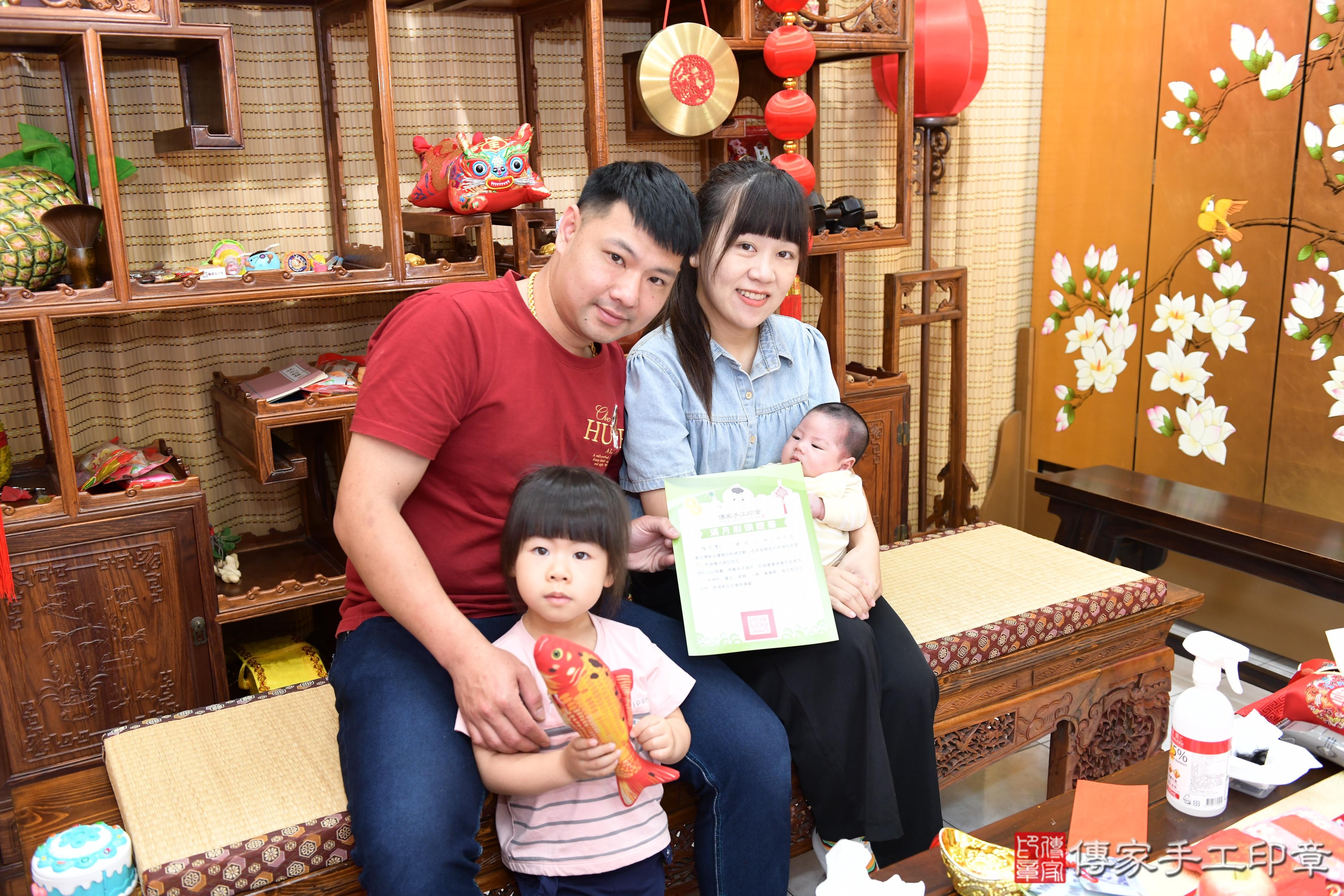 傳家手工印章台南店、抓周、度脺、美式風會場、傳家嬰兒古禮、吉祥話、抓周道具物品24種、拍照。抓周證書。寶寶抓周、滿周歲、生日快樂、祝福
