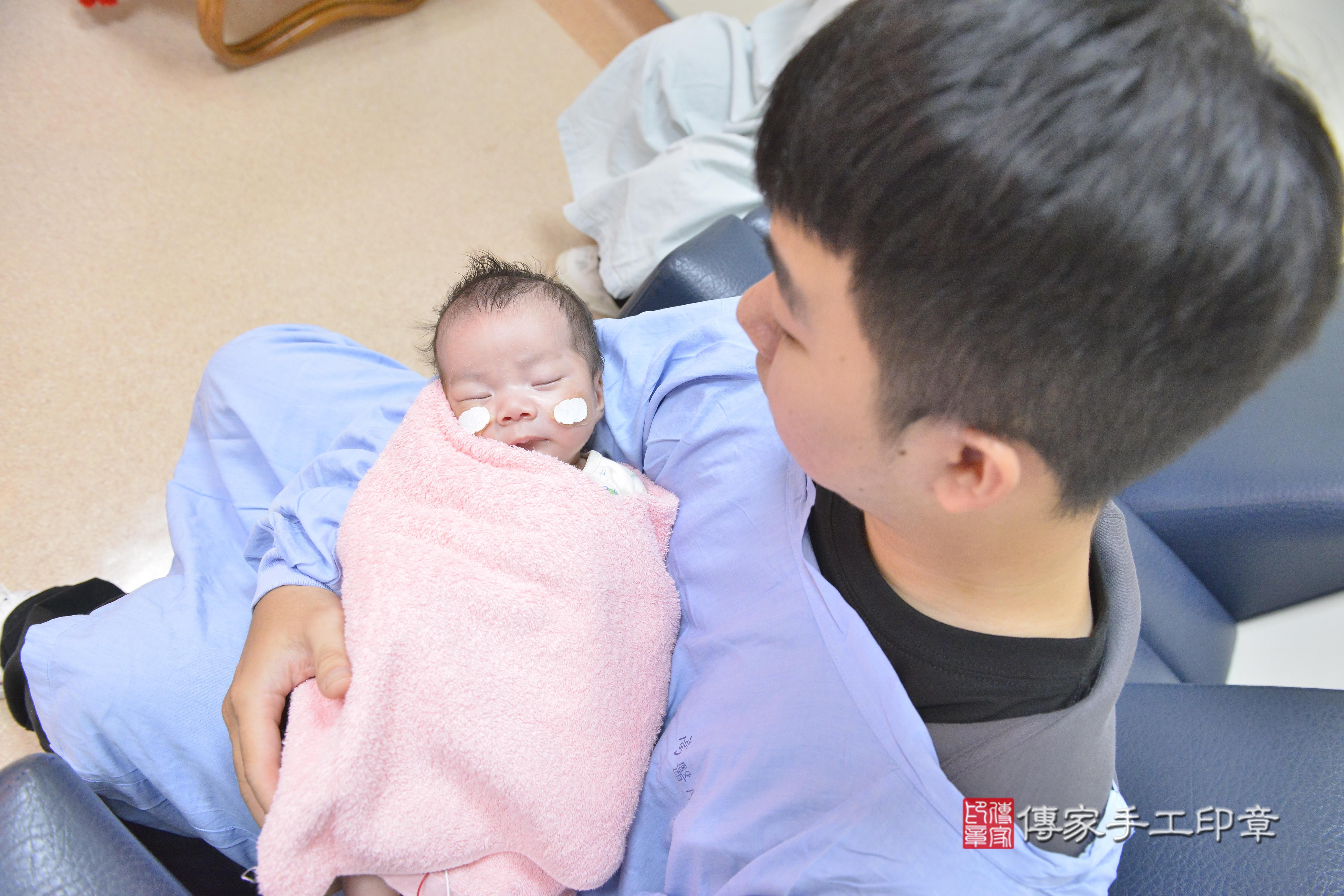 傳家手工印章高雄店、抓周、度脺、美式風會場、傳家嬰兒古禮、吉祥話、抓周道具物品24種、拍照。抓周證書。寶寶抓周、滿周歲、生日快樂、祝福 傳家手工印章高雄店、抓周、度脺、美式風會場、傳家嬰兒古禮、吉祥話、抓周道具物品24種、拍照。抓周證書。寶寶抓周、滿周歲、生日快樂、祝福