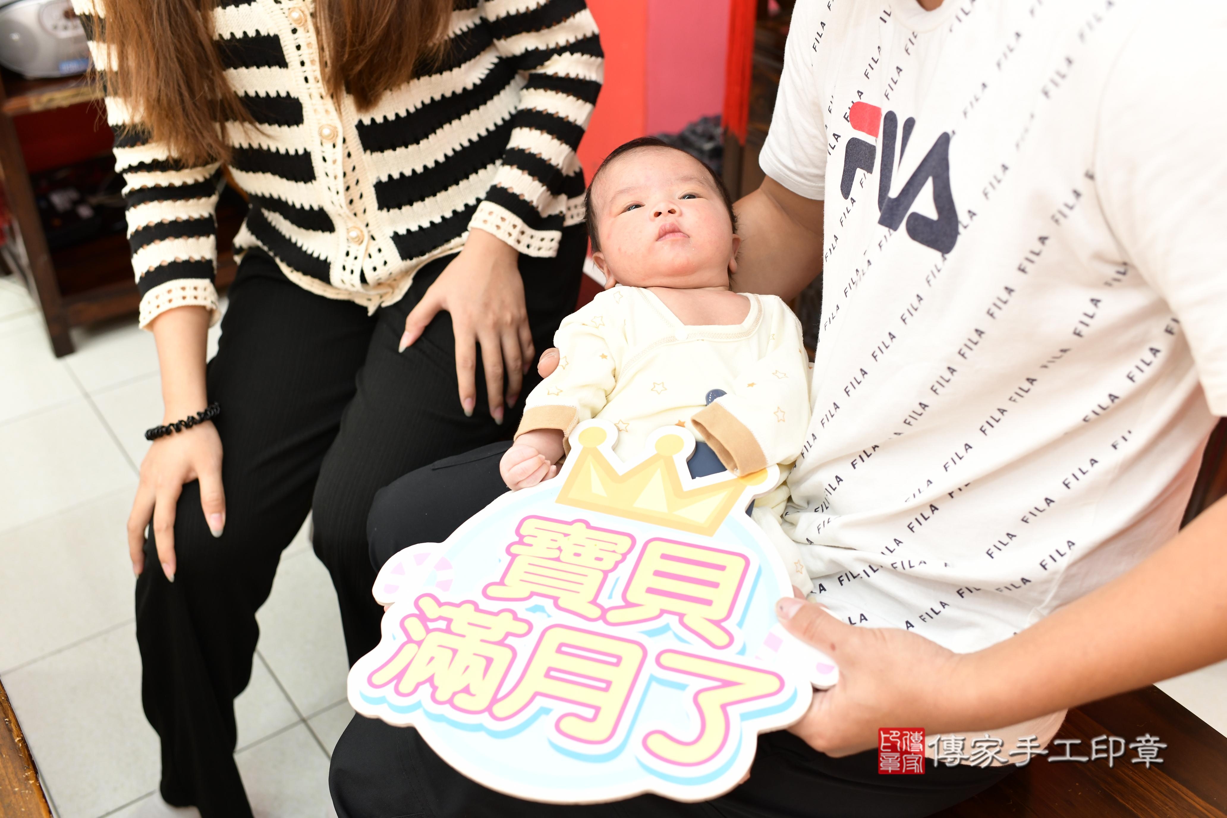 傳家手工印章高雄店、抓周、度脺、美式風會場、傳家嬰兒古禮、吉祥話、抓周道具物品24種、拍照。抓周證書。寶寶抓周、滿周歲、生日快樂、祝福