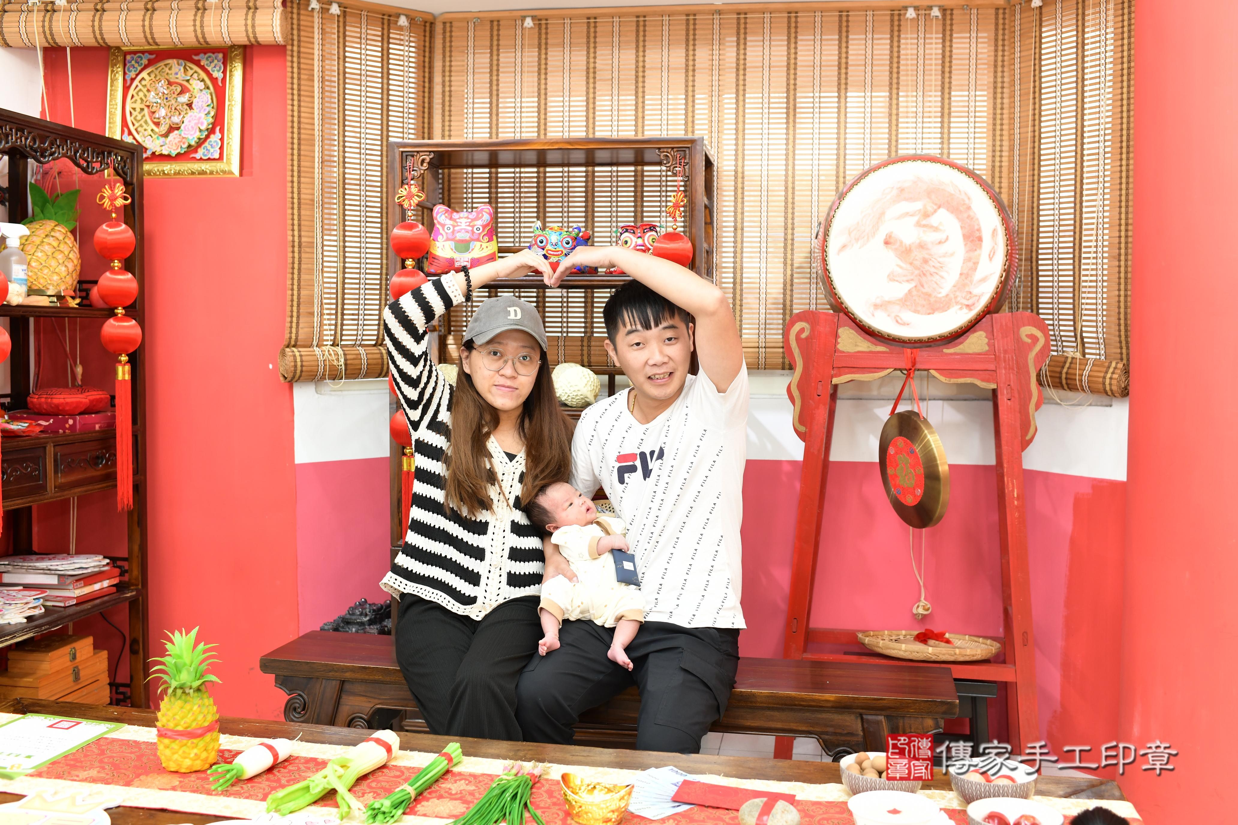 傳家手工印章高雄店、抓周、度脺、美式風會場、傳家嬰兒古禮、吉祥話、抓周道具物品24種、拍照。抓周證書。寶寶抓周、滿周歲、生日快樂、祝福