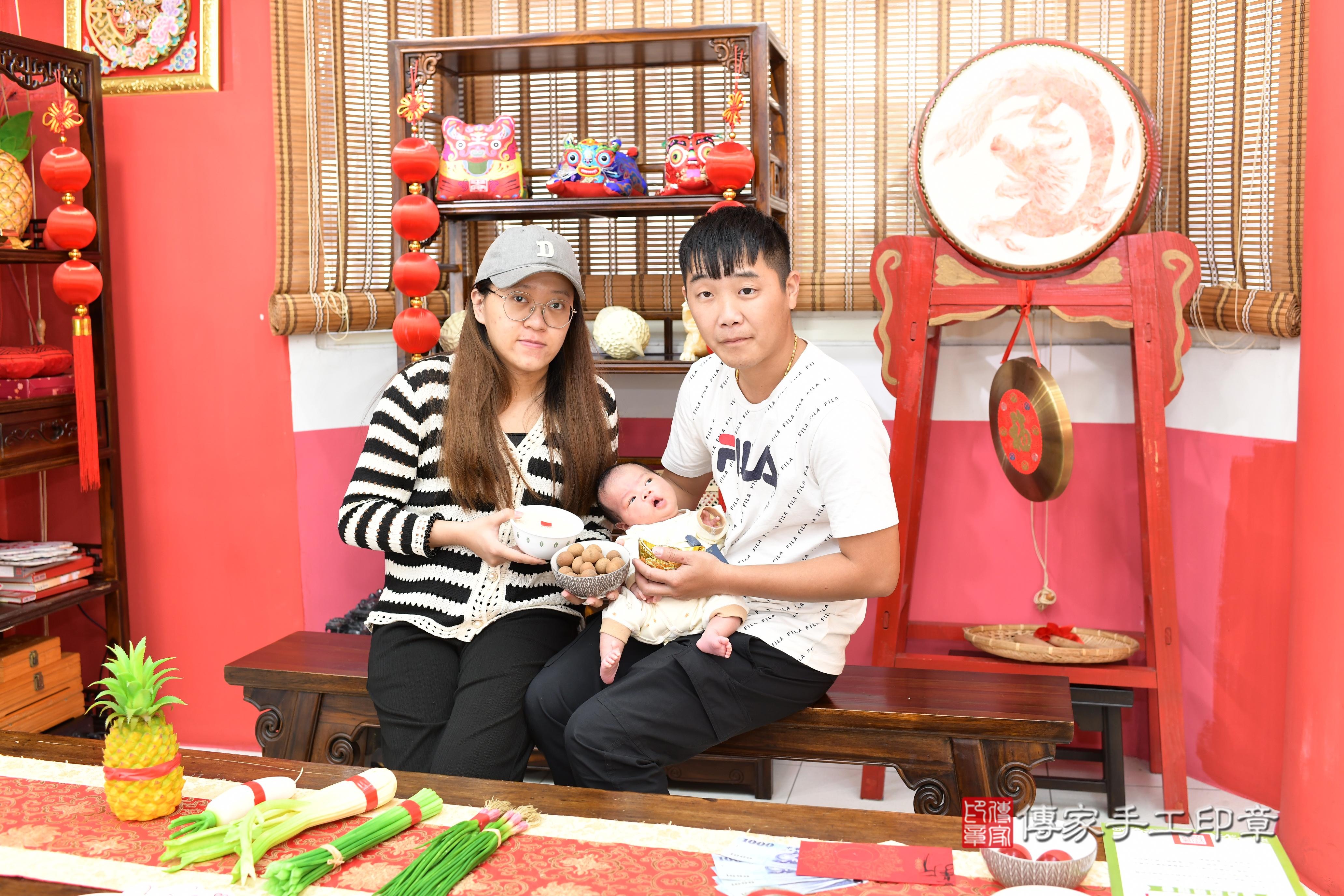 傳家手工印章高雄店、抓周、度脺、美式風會場、傳家嬰兒古禮、吉祥話、抓周道具物品24種、拍照。抓周證書。寶寶抓周、滿周歲、生日快樂、祝福