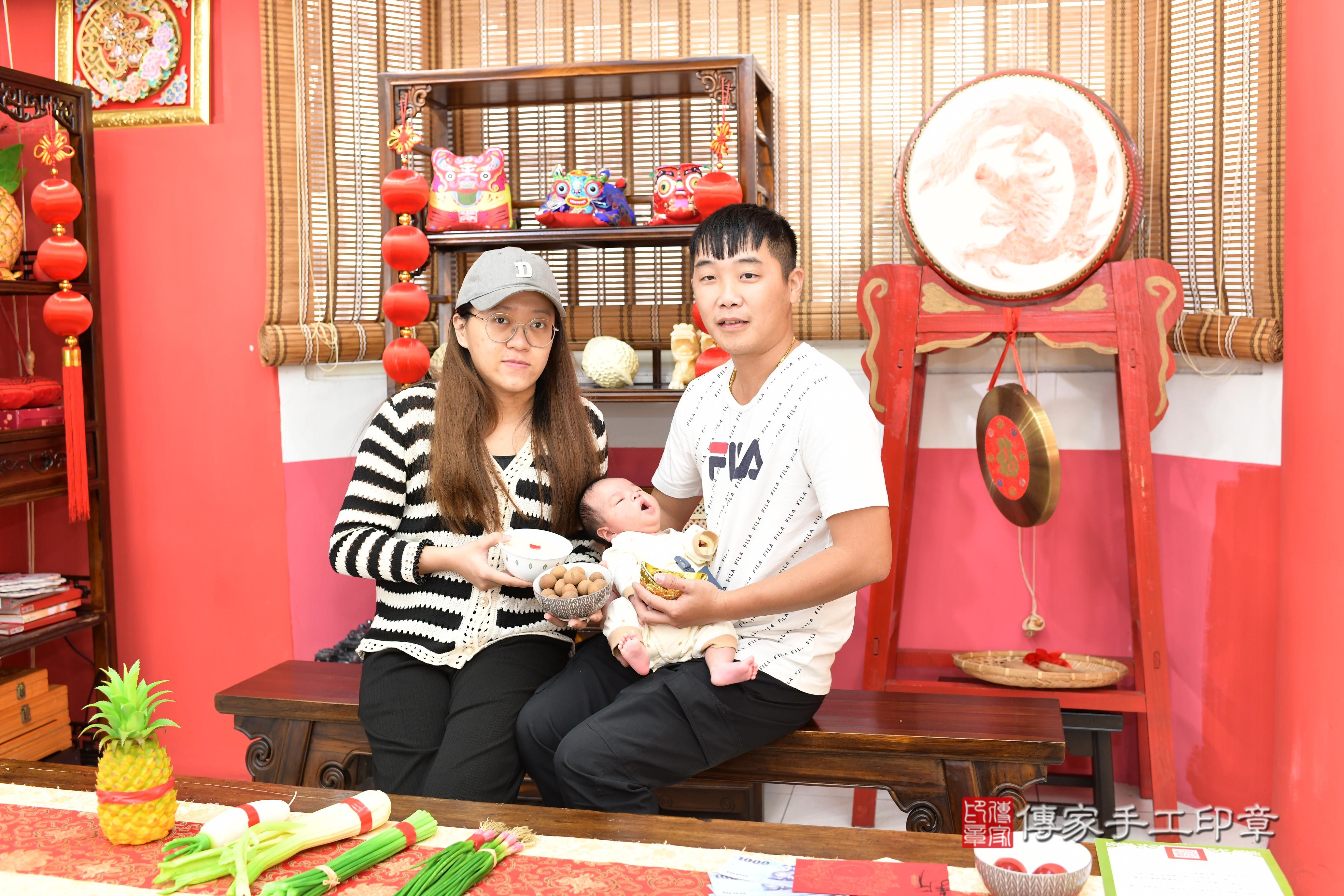 傳家手工印章高雄店、抓周、度脺、美式風會場、傳家嬰兒古禮、吉祥話、抓周道具物品24種、拍照。抓周證書。寶寶抓周、滿周歲、生日快樂、祝福