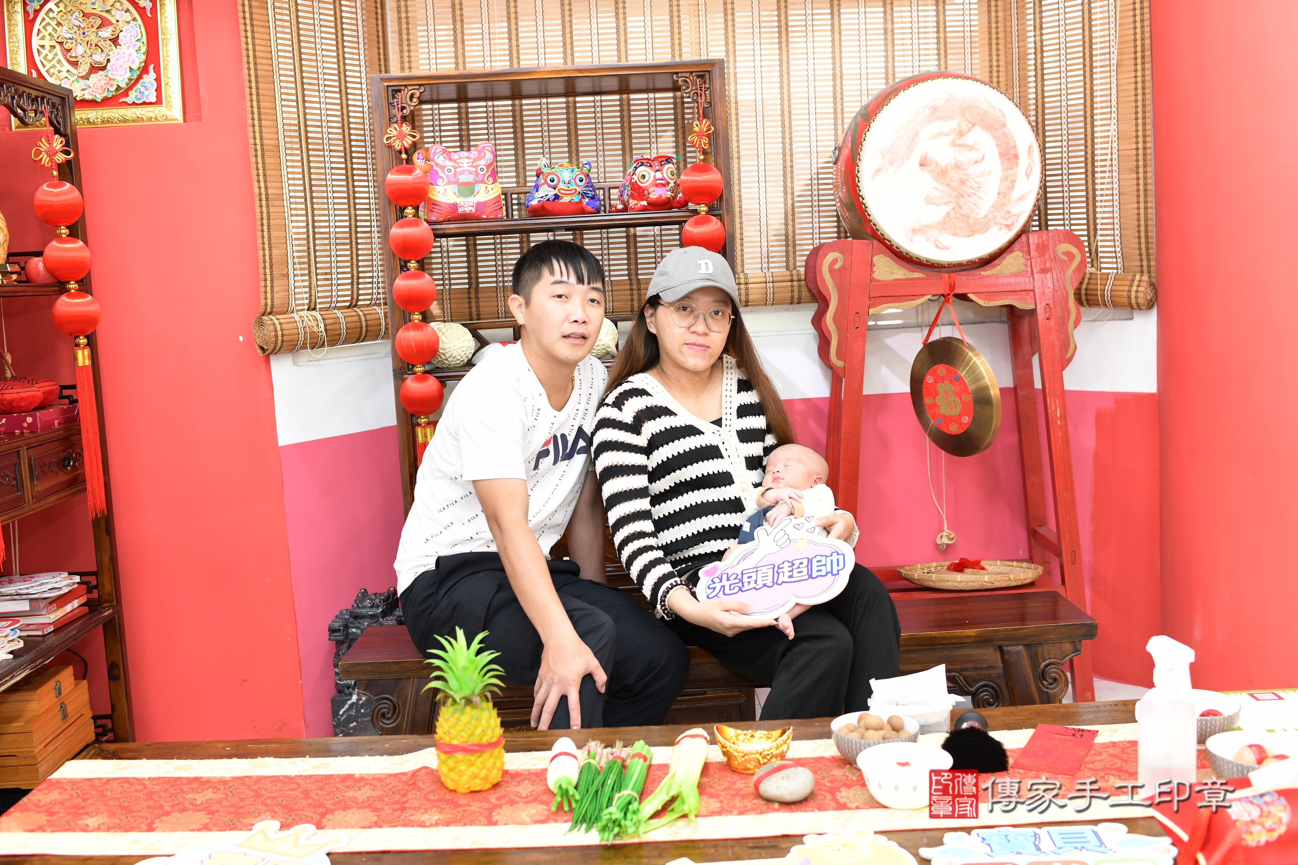 傳家手工印章高雄店、抓周、度脺、美式風會場、傳家嬰兒古禮、吉祥話、抓周道具物品24種、拍照。抓周證書。寶寶抓周、滿周歲、生日快樂、祝福