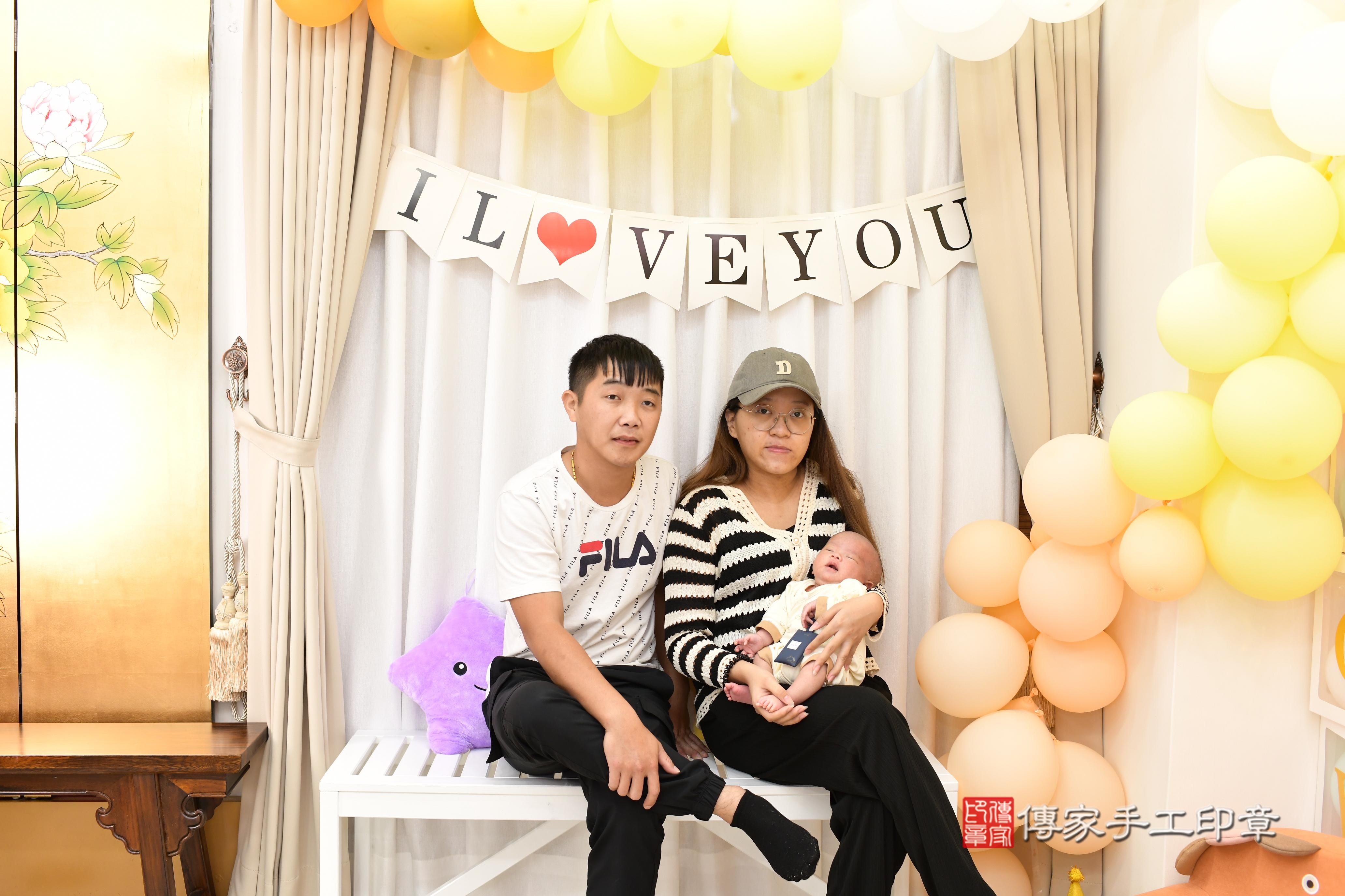 傳家手工印章高雄店、抓周、度脺、美式風會場、傳家嬰兒古禮、吉祥話、抓周道具物品24種、拍照。抓周證書。寶寶抓周、滿周歲、生日快樂、祝福