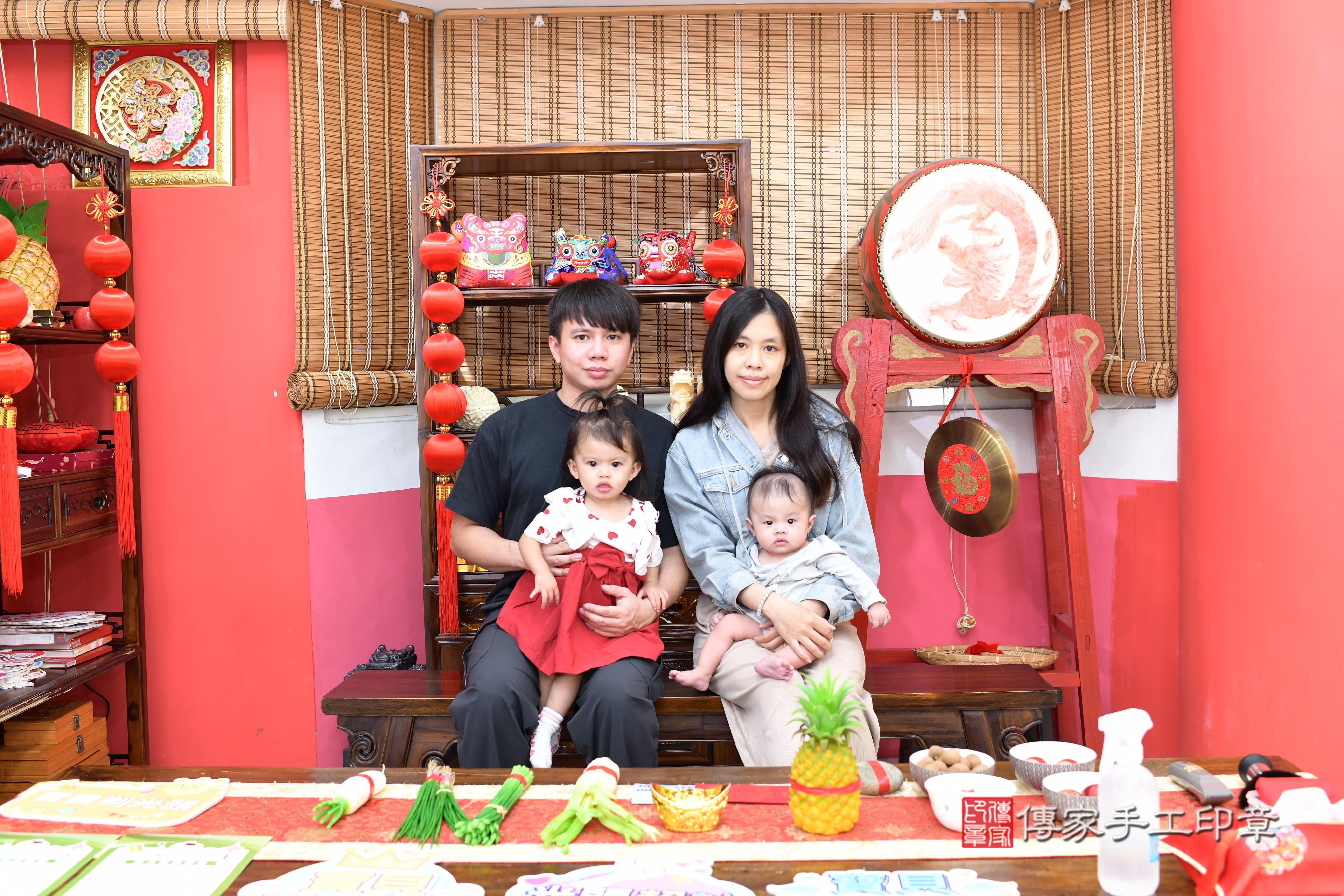 傳家手工印章高雄店、抓周、度脺、美式風會場、傳家嬰兒古禮、吉祥話、抓周道具物品24種、拍照。抓周證書。寶寶抓周、滿周歲、生日快樂、祝福 傳家手工印章高雄店、抓周、度脺、美式風會場、傳家嬰兒古禮、吉祥話、抓周道具物品24種、拍照。抓周證書。寶寶抓周、滿周歲、生日快樂、祝福