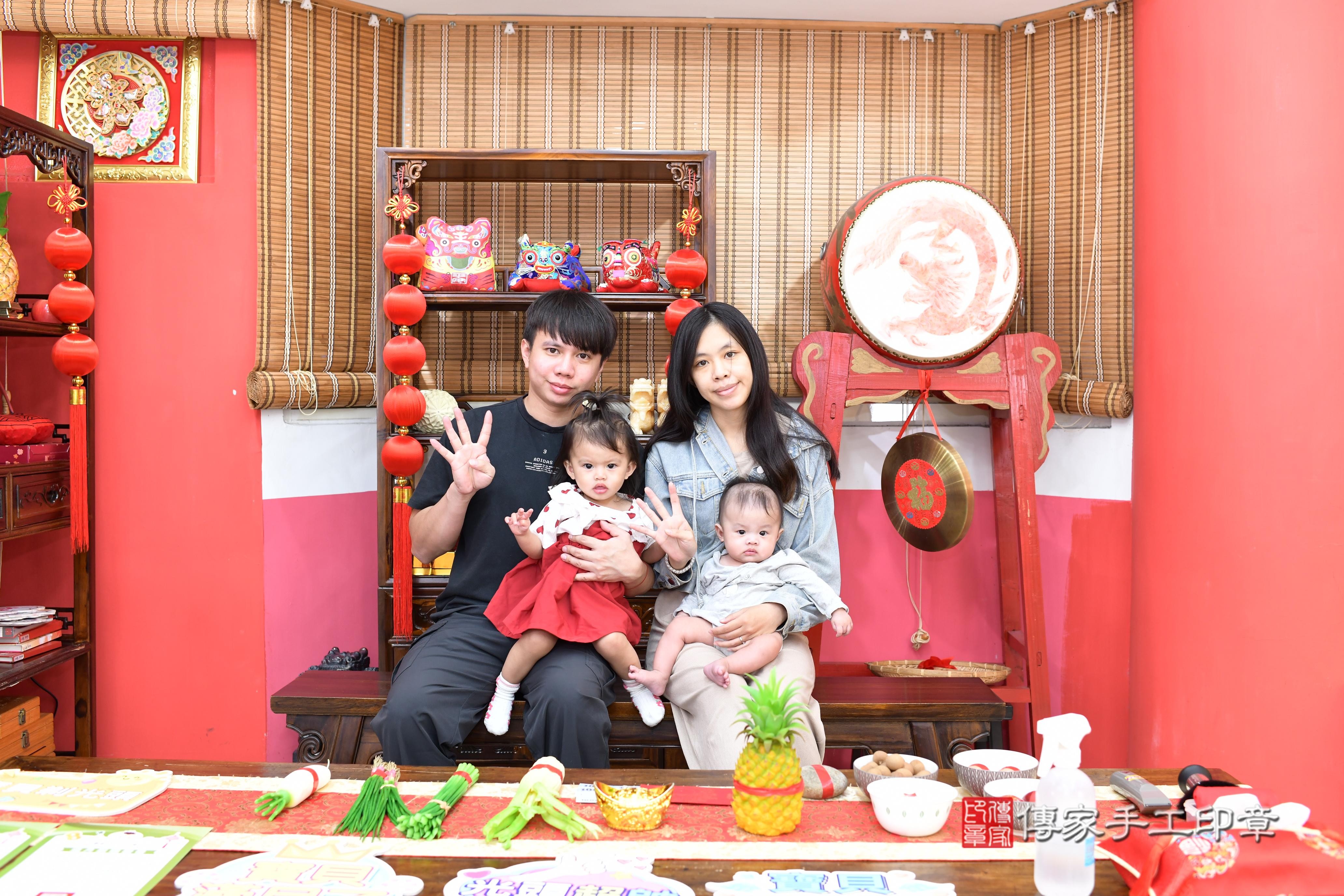 傳家手工印章高雄店、抓周、度脺、美式風會場、傳家嬰兒古禮、吉祥話、抓周道具物品24種、拍照。抓周證書。寶寶抓周、滿周歲、生日快樂、祝福 傳家手工印章高雄店、抓周、度脺、美式風會場、傳家嬰兒古禮、吉祥話、抓周道具物品24種、拍照。抓周證書。寶寶抓周、滿周歲、生日快樂、祝福