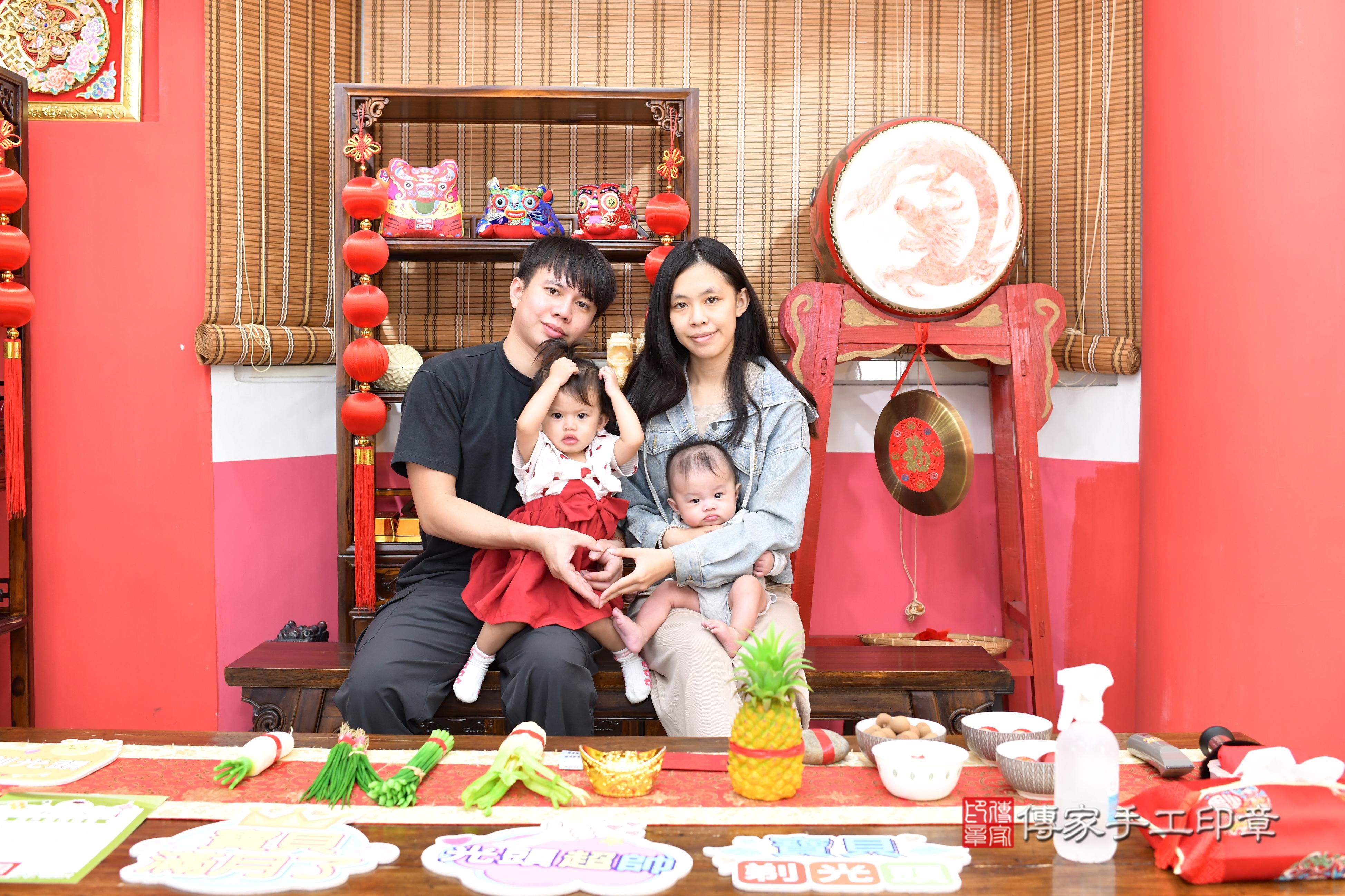 傳家手工印章高雄店、抓周、度脺、美式風會場、傳家嬰兒古禮、吉祥話、抓周道具物品24種、拍照。抓周證書。寶寶抓周、滿周歲、生日快樂、祝福 傳家手工印章高雄店、抓周、度脺、美式風會場、傳家嬰兒古禮、吉祥話、抓周道具物品24種、拍照。抓周證書。寶寶抓周、滿周歲、生日快樂、祝福