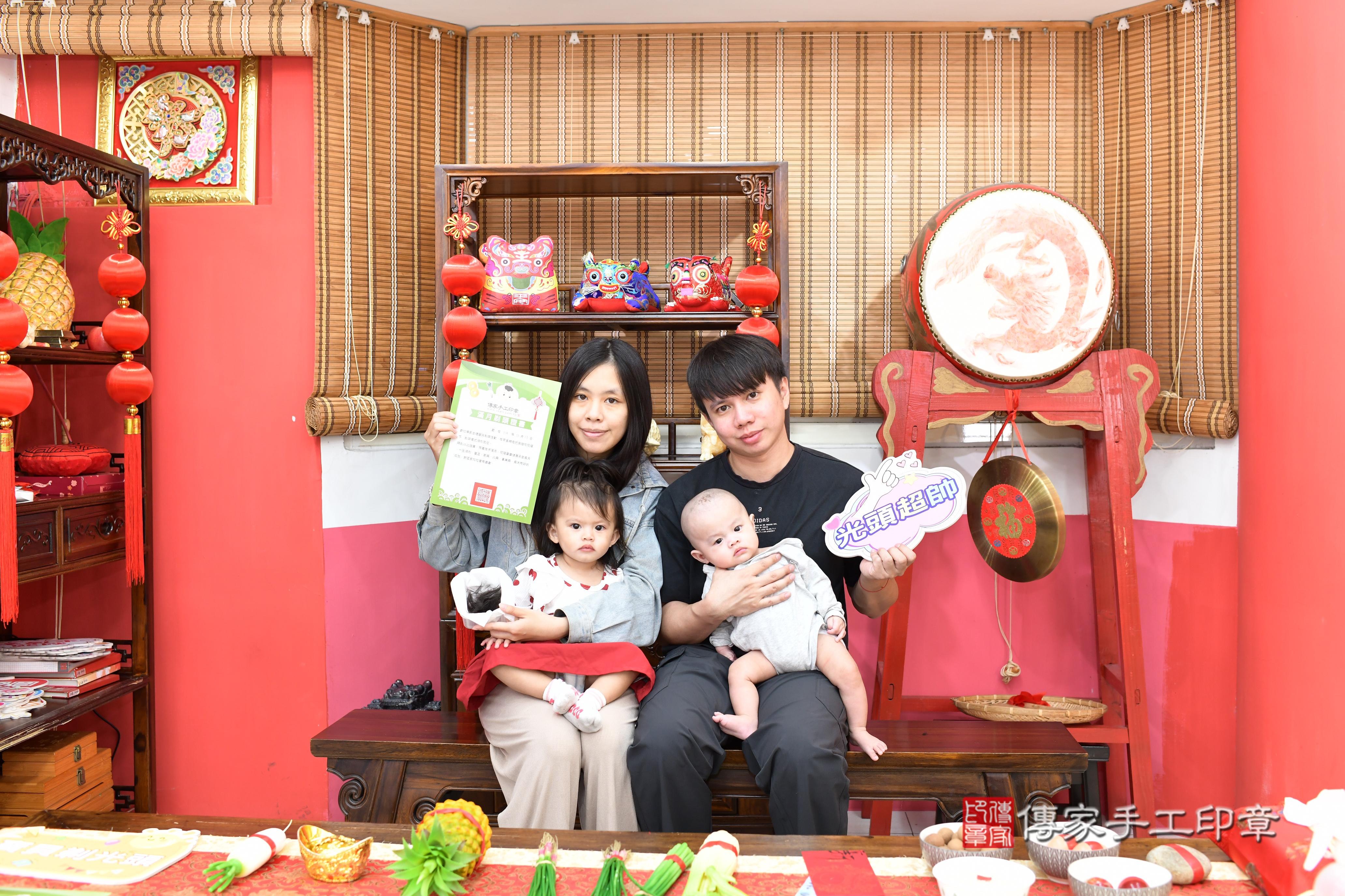 傳家手工印章高雄店、抓周、度脺、美式風會場、傳家嬰兒古禮、吉祥話、抓周道具物品24種、拍照。抓周證書。寶寶抓周、滿周歲、生日快樂、祝福 傳家手工印章高雄店、抓周、度脺、美式風會場、傳家嬰兒古禮、吉祥話、抓周道具物品24種、拍照。抓周證書。寶寶抓周、滿周歲、生日快樂、祝福