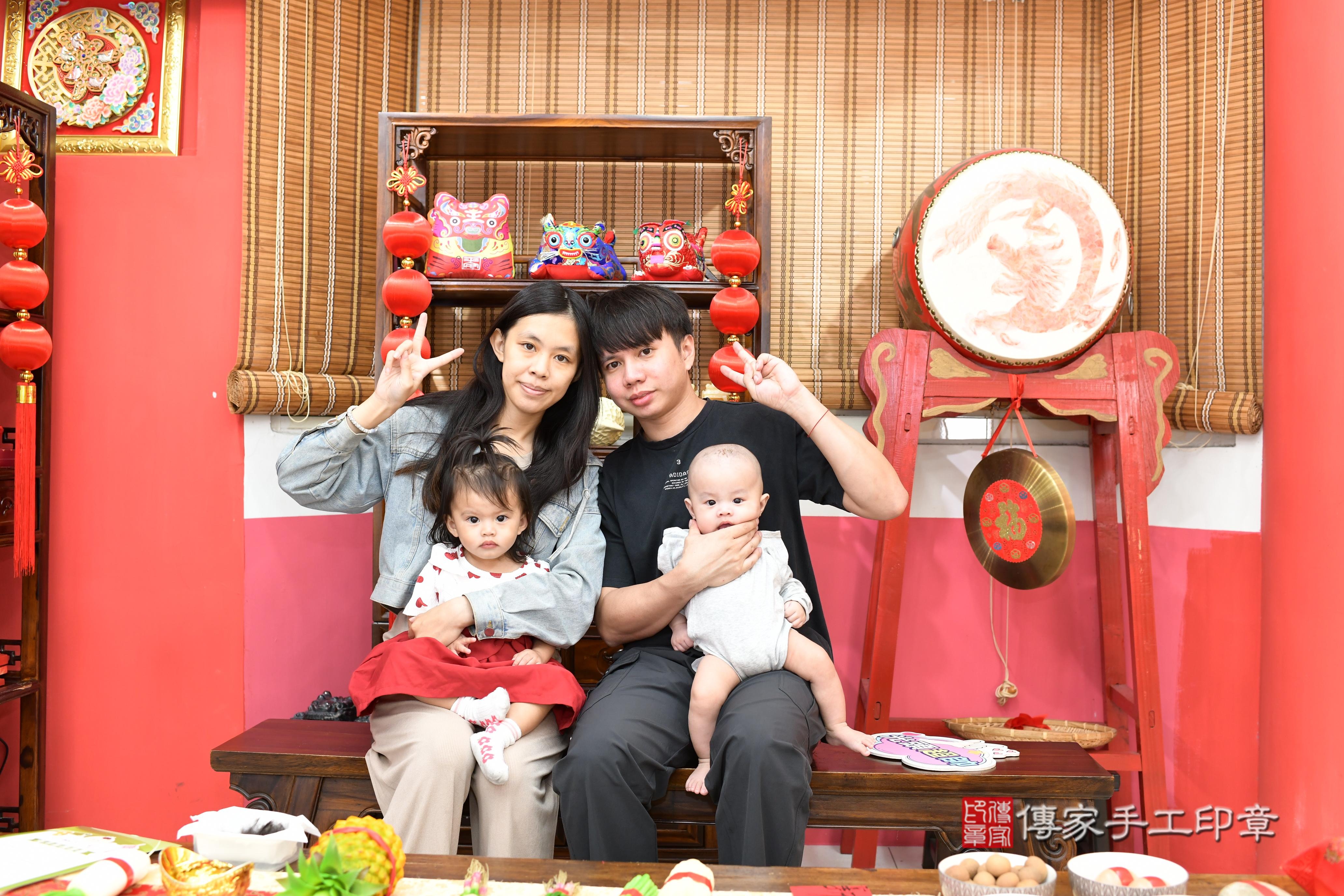 傳家手工印章高雄店、抓周、度脺、美式風會場、傳家嬰兒古禮、吉祥話、抓周道具物品24種、拍照。抓周證書。寶寶抓周、滿周歲、生日快樂、祝福 傳家手工印章高雄店、抓周、度脺、美式風會場、傳家嬰兒古禮、吉祥話、抓周道具物品24種、拍照。抓周證書。寶寶抓周、滿周歲、生日快樂、祝福