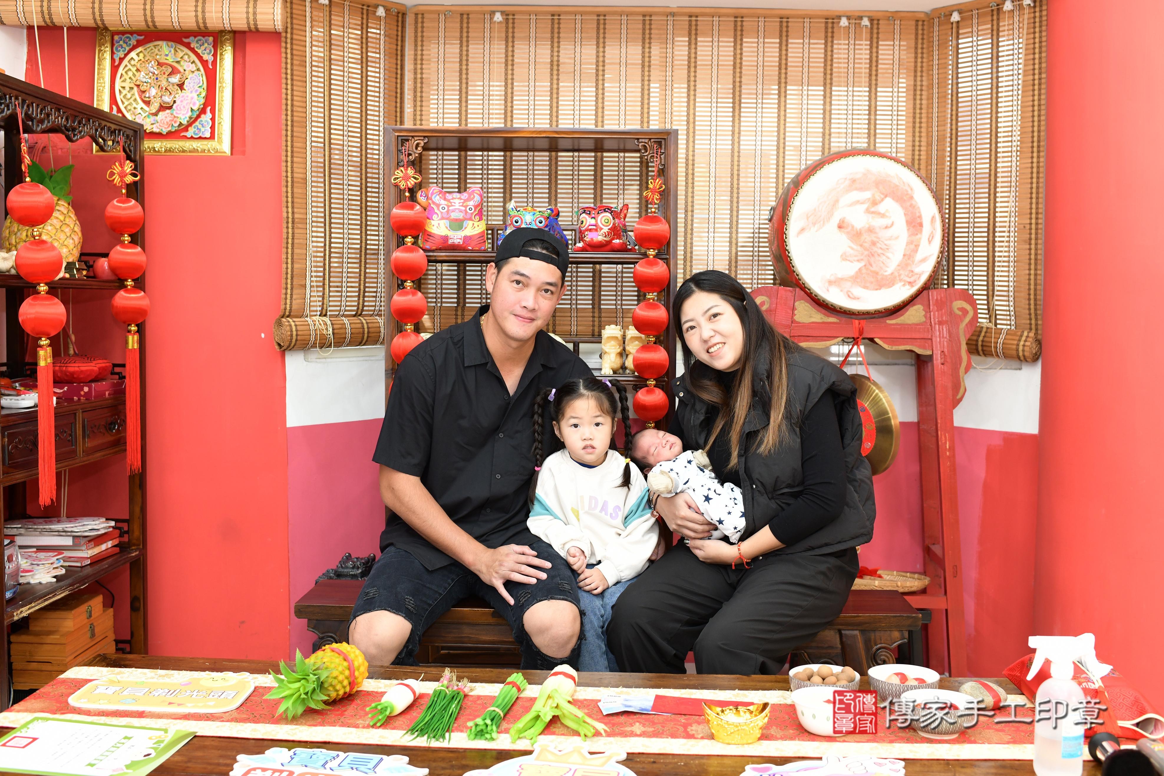 傳家手工印章高雄店、抓周、度脺、美式風會場、傳家嬰兒古禮、吉祥話、抓周道具物品24種、拍照。抓周證書。寶寶抓周、滿周歲、生日快樂、祝福