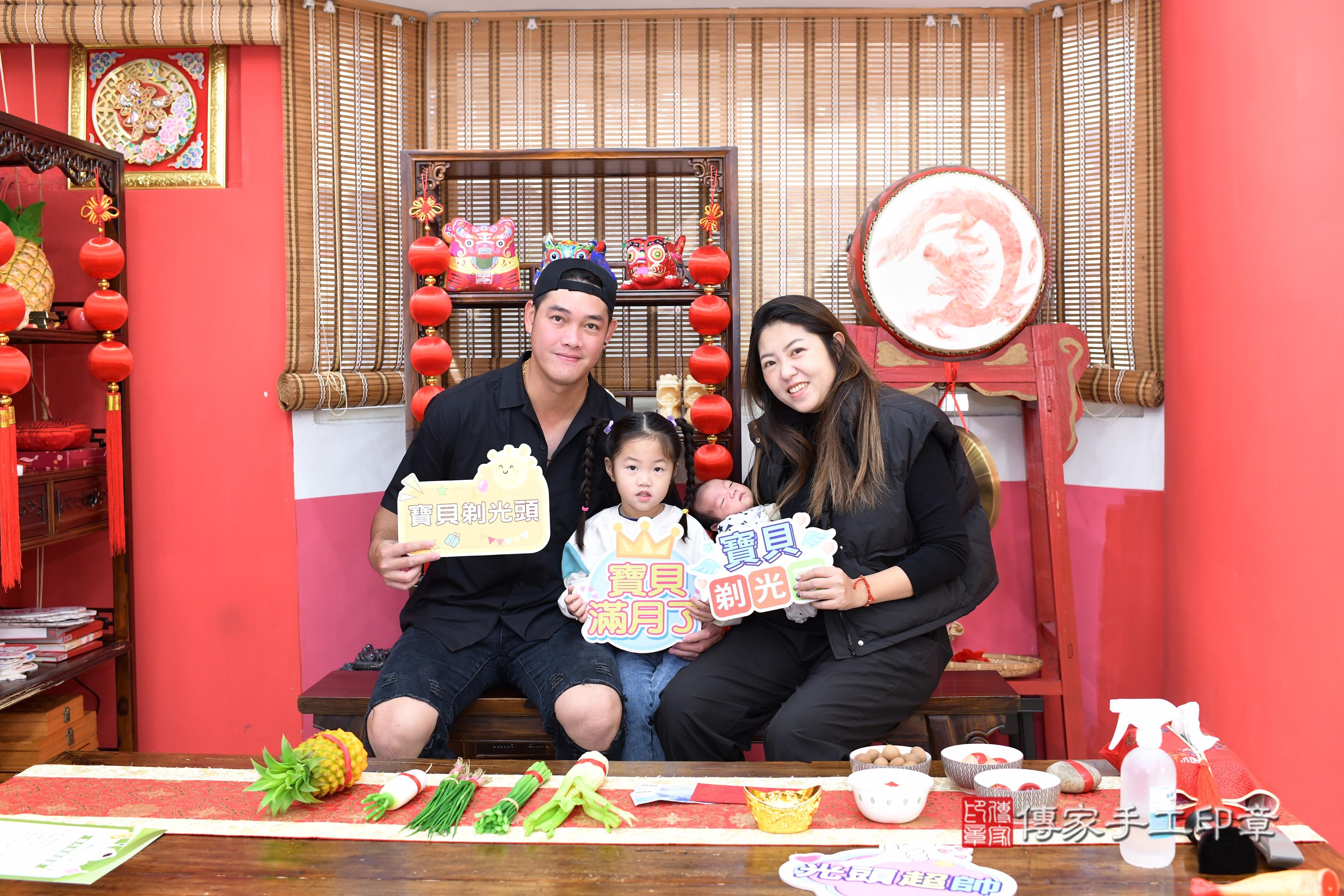 傳家手工印章高雄店、抓周、度脺、美式風會場、傳家嬰兒古禮、吉祥話、抓周道具物品24種、拍照。抓周證書。寶寶抓周、滿周歲、生日快樂、祝福