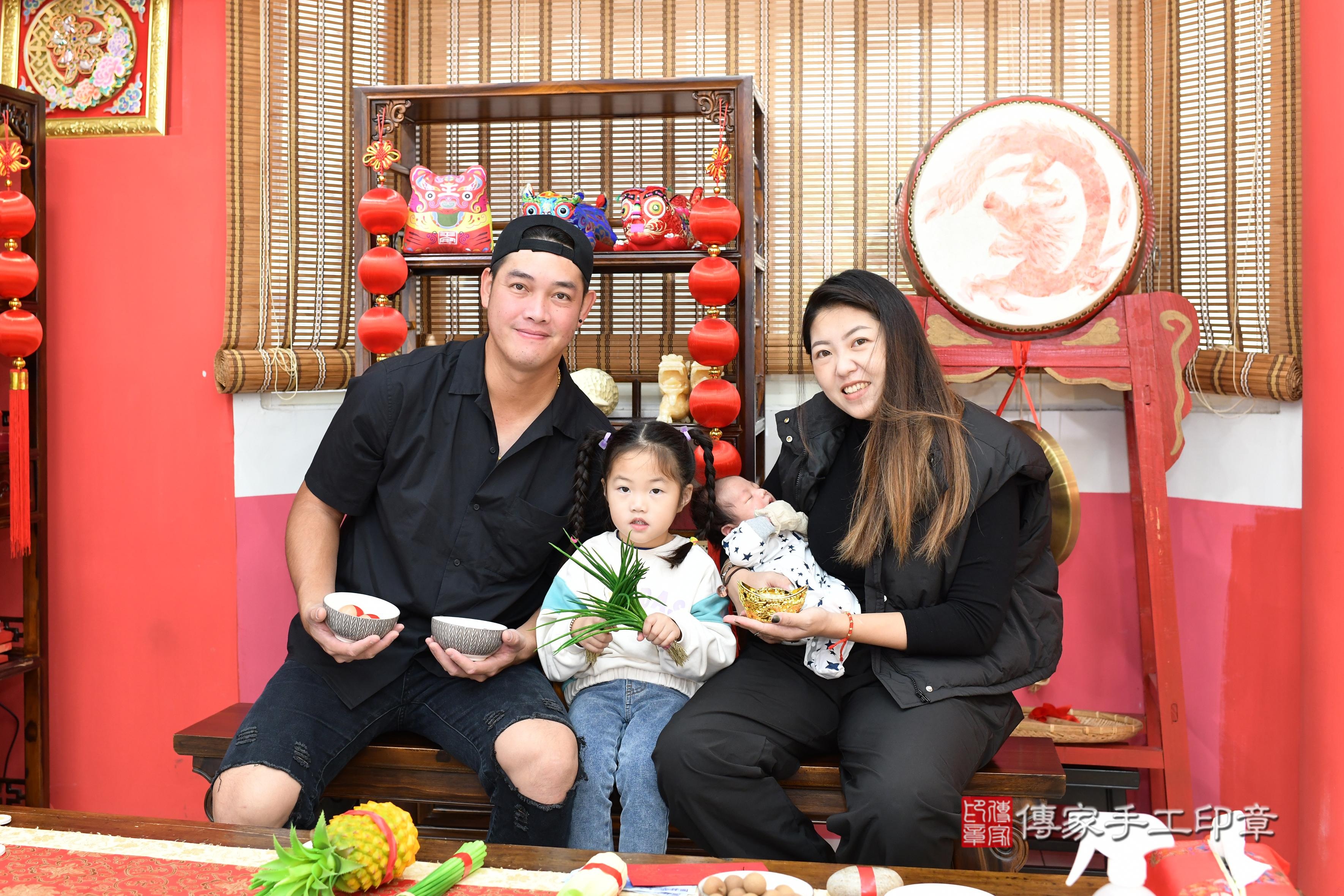 傳家手工印章高雄店、抓周、度脺、美式風會場、傳家嬰兒古禮、吉祥話、抓周道具物品24種、拍照。抓周證書。寶寶抓周、滿周歲、生日快樂、祝福