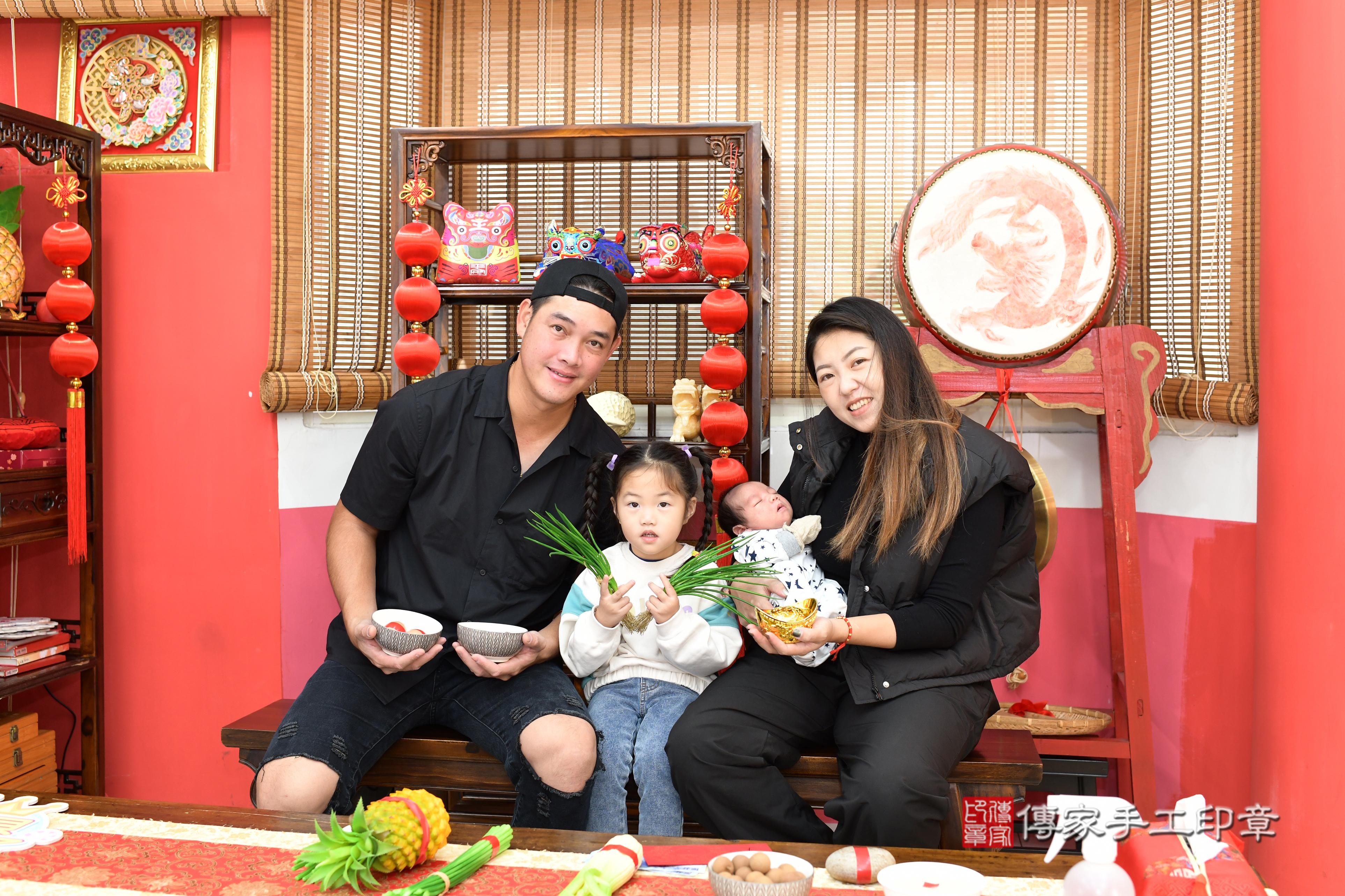 傳家手工印章高雄店、抓周、度脺、美式風會場、傳家嬰兒古禮、吉祥話、抓周道具物品24種、拍照。抓周證書。寶寶抓周、滿周歲、生日快樂、祝福