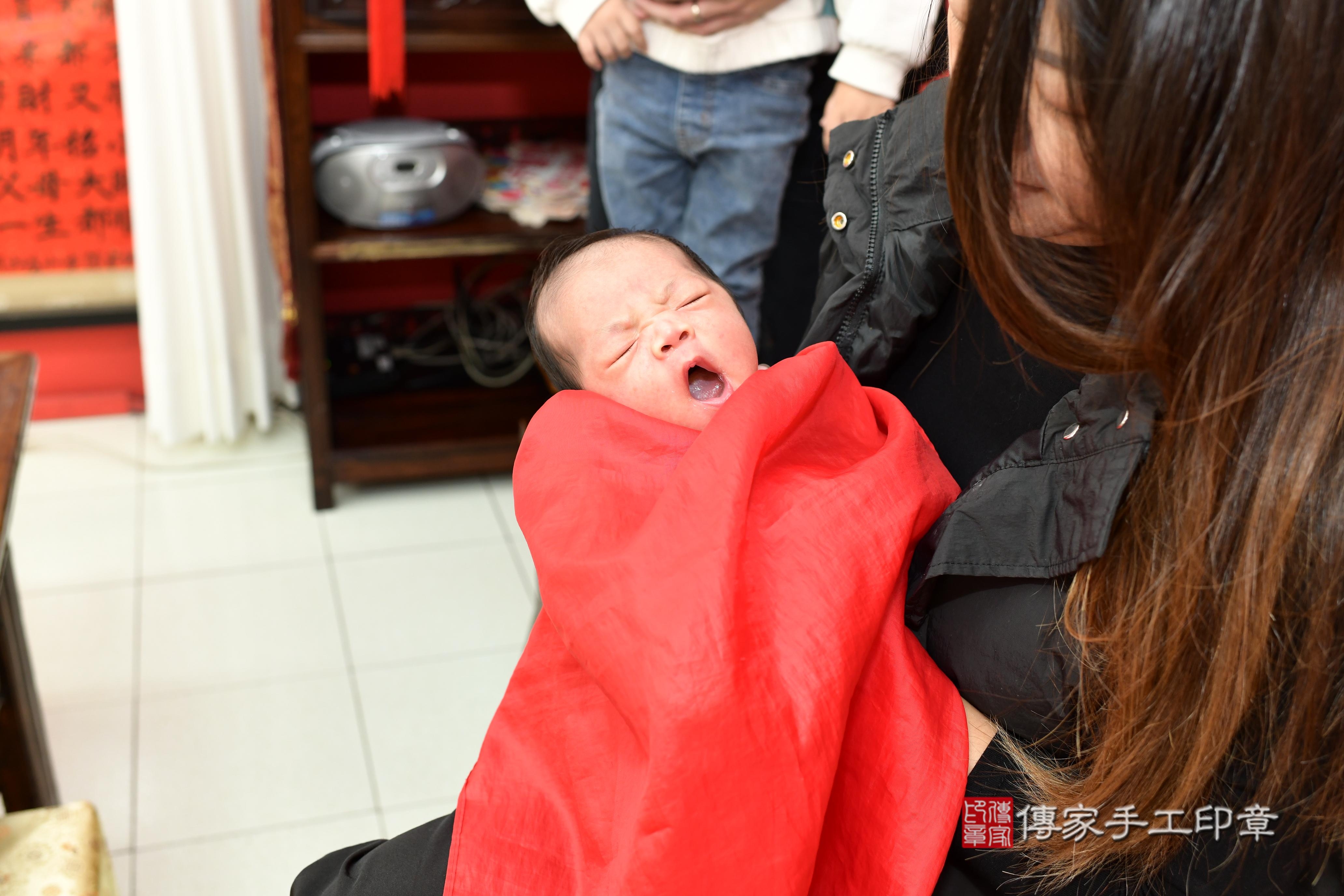 傳家手工印章高雄店、抓周、度脺、美式風會場、傳家嬰兒古禮、吉祥話、抓周道具物品24種、拍照。抓周證書。寶寶抓周、滿周歲、生日快樂、祝福