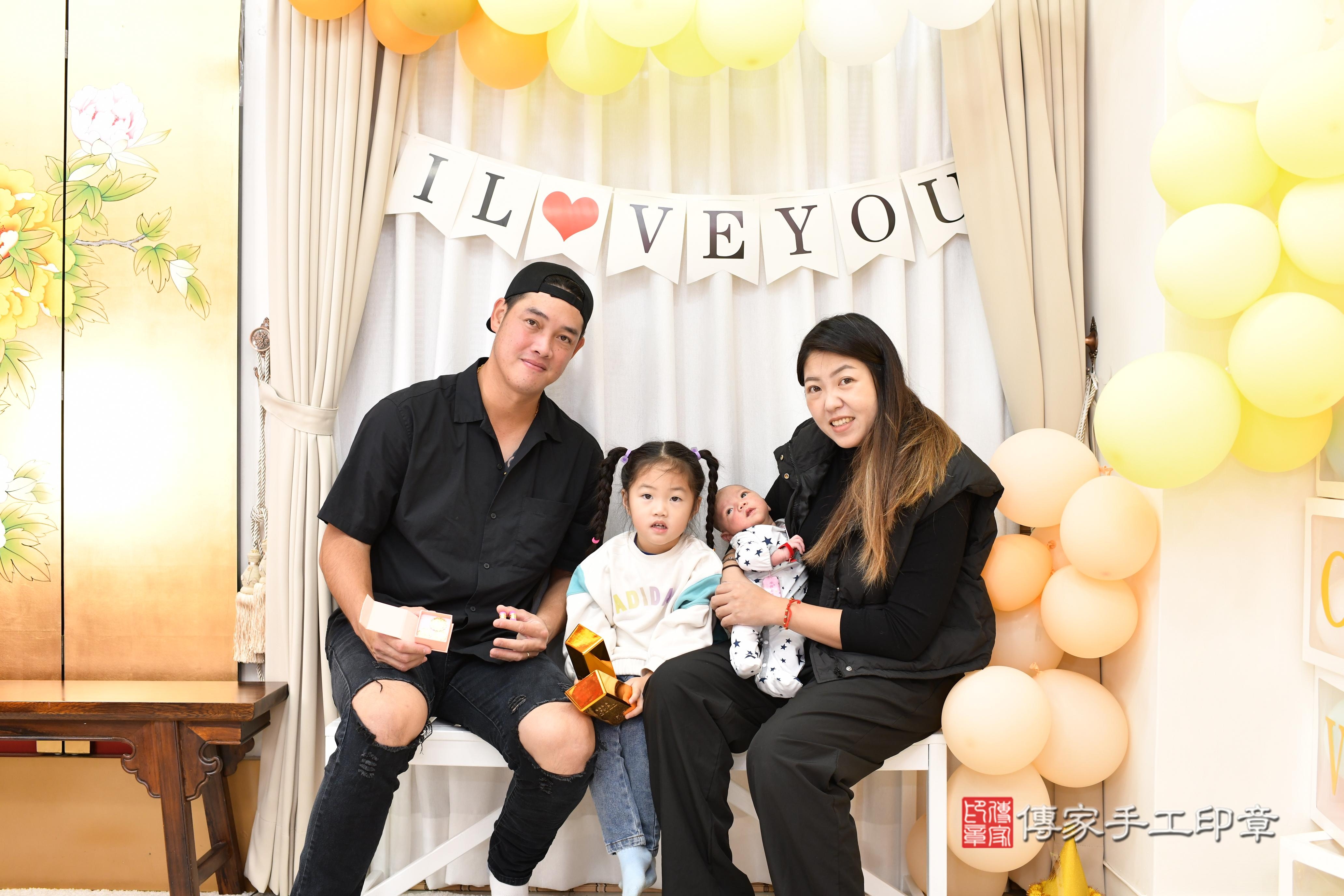 傳家手工印章高雄店、抓周、度脺、美式風會場、傳家嬰兒古禮、吉祥話、抓周道具物品24種、拍照。抓周證書。寶寶抓周、滿周歲、生日快樂、祝福