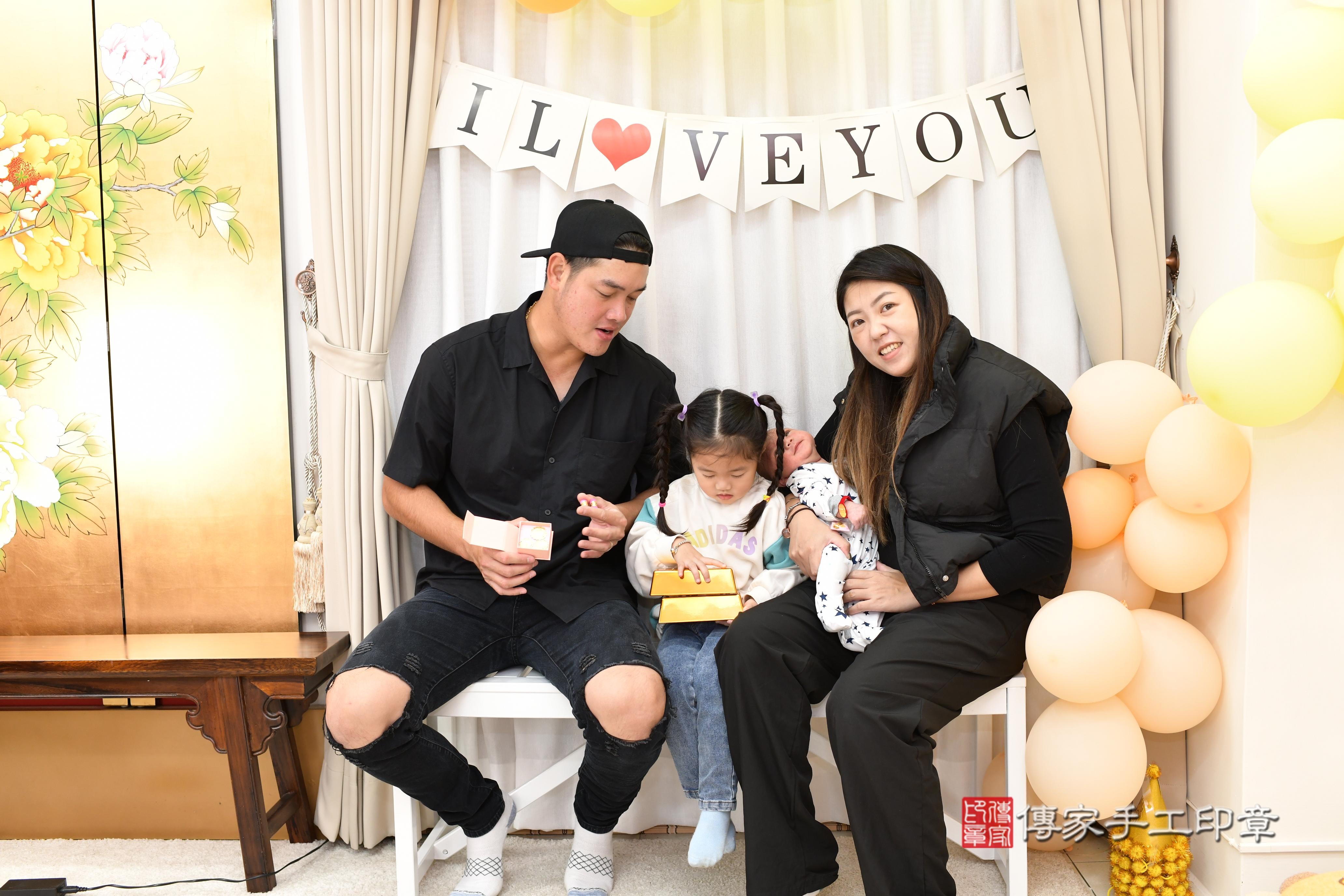 傳家手工印章高雄店、抓周、度脺、美式風會場、傳家嬰兒古禮、吉祥話、抓周道具物品24種、拍照。抓周證書。寶寶抓周、滿周歲、生日快樂、祝福