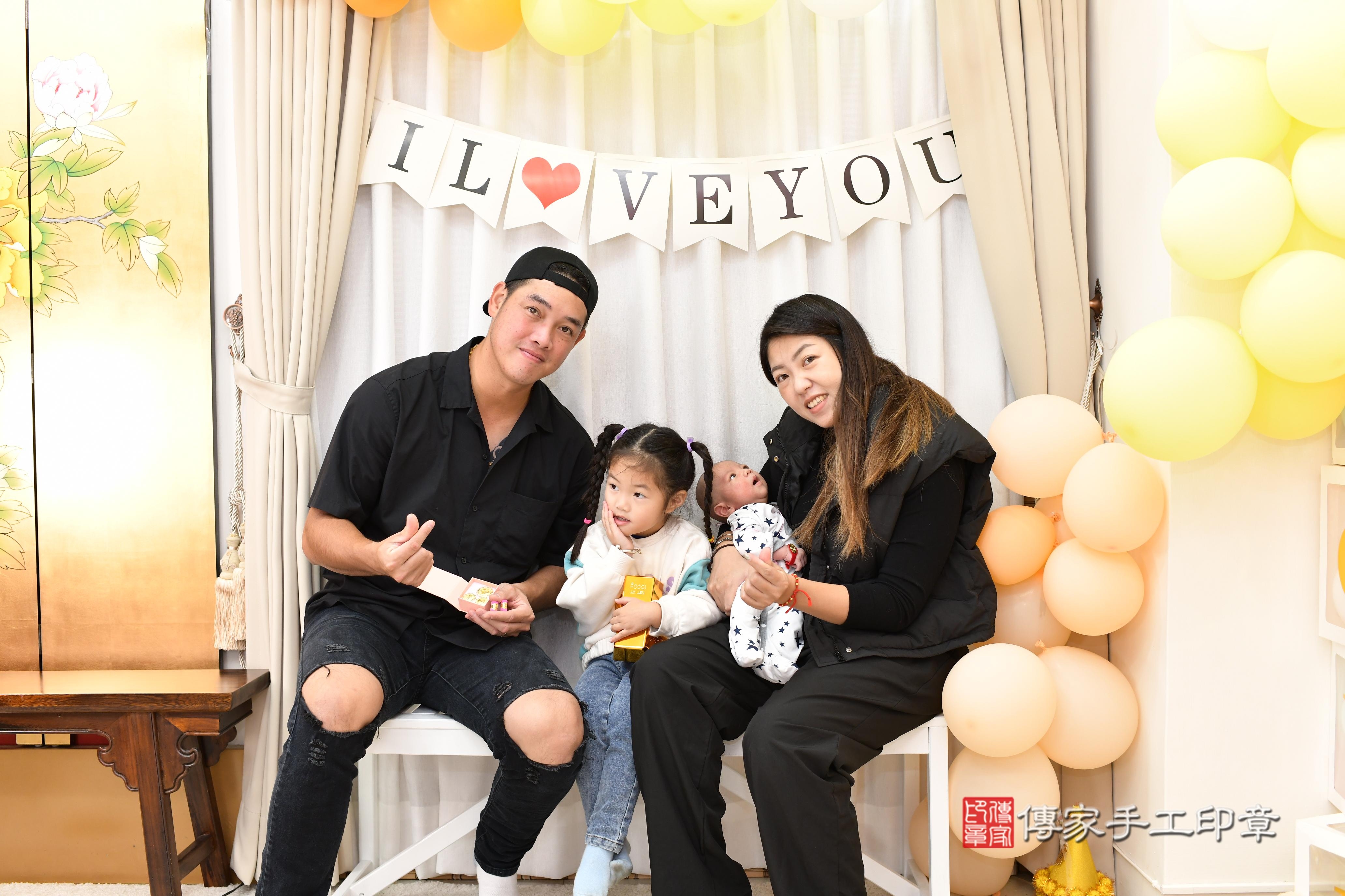 傳家手工印章高雄店、抓周、度脺、美式風會場、傳家嬰兒古禮、吉祥話、抓周道具物品24種、拍照。抓周證書。寶寶抓周、滿周歲、生日快樂、祝福