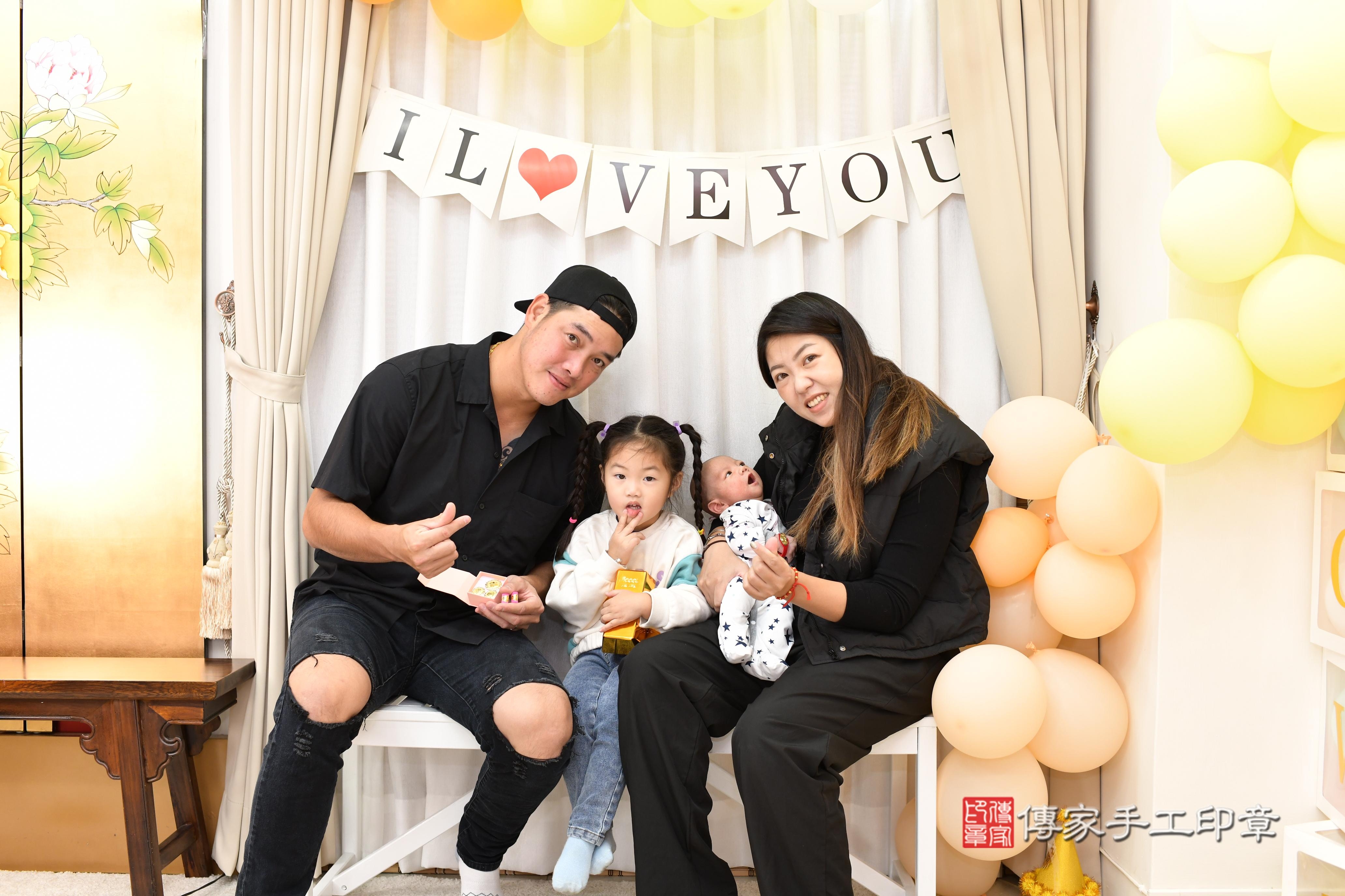 傳家手工印章高雄店、抓周、度脺、美式風會場、傳家嬰兒古禮、吉祥話、抓周道具物品24種、拍照。抓周證書。寶寶抓周、滿周歲、生日快樂、祝福