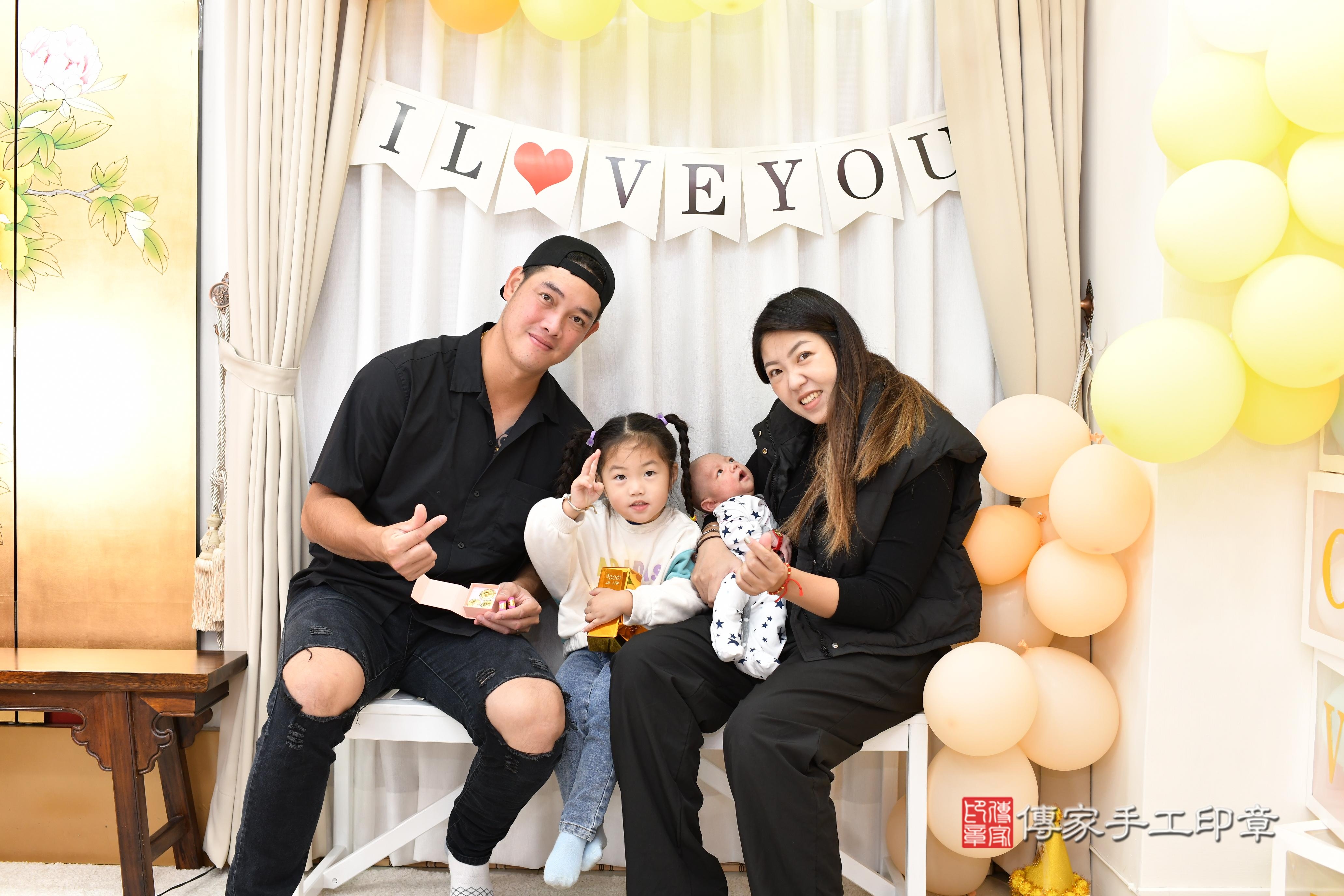 傳家手工印章高雄店、抓周、度脺、美式風會場、傳家嬰兒古禮、吉祥話、抓周道具物品24種、拍照。抓周證書。寶寶抓周、滿周歲、生日快樂、祝福