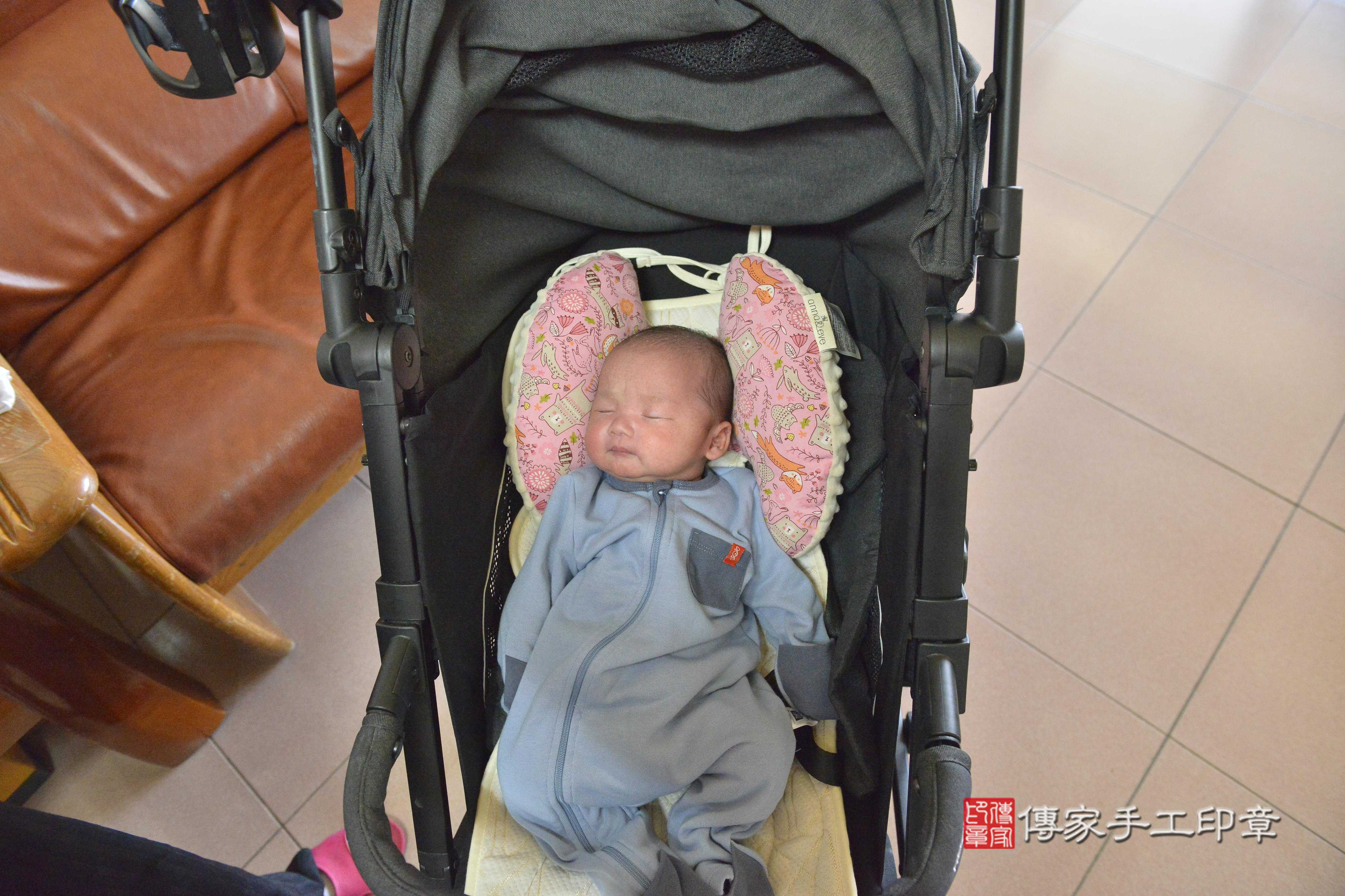 傳家手工印章高雄店、抓周、度脺、美式風會場、傳家嬰兒古禮、吉祥話、抓周道具物品24種、拍照。抓周證書。寶寶抓周、滿周歲、生日快樂、祝福