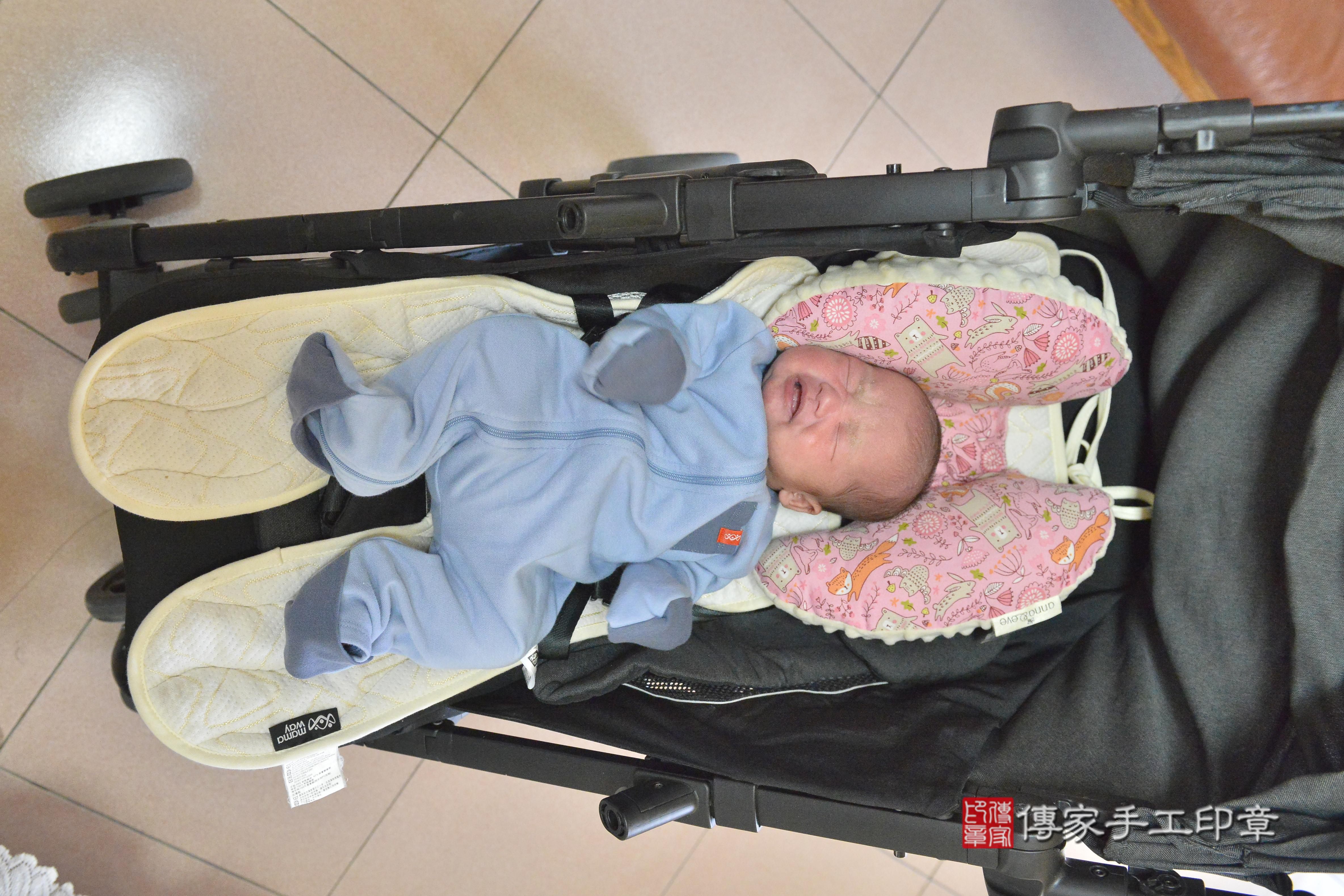 傳家手工印章高雄店、抓周、度脺、美式風會場、傳家嬰兒古禮、吉祥話、抓周道具物品24種、拍照。抓周證書。寶寶抓周、滿周歲、生日快樂、祝福