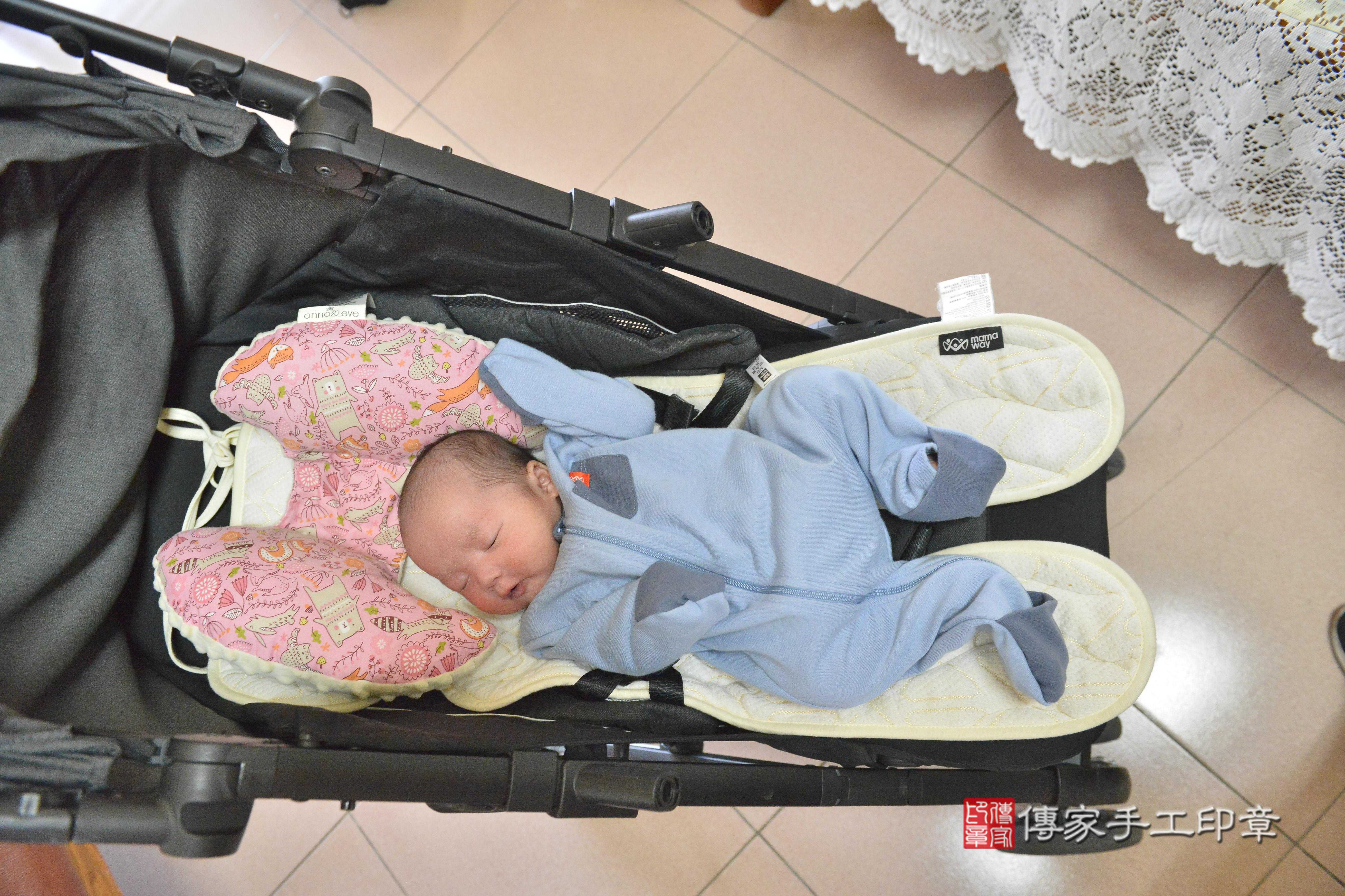 傳家手工印章高雄店、抓周、度脺、美式風會場、傳家嬰兒古禮、吉祥話、抓周道具物品24種、拍照。抓周證書。寶寶抓周、滿周歲、生日快樂、祝福