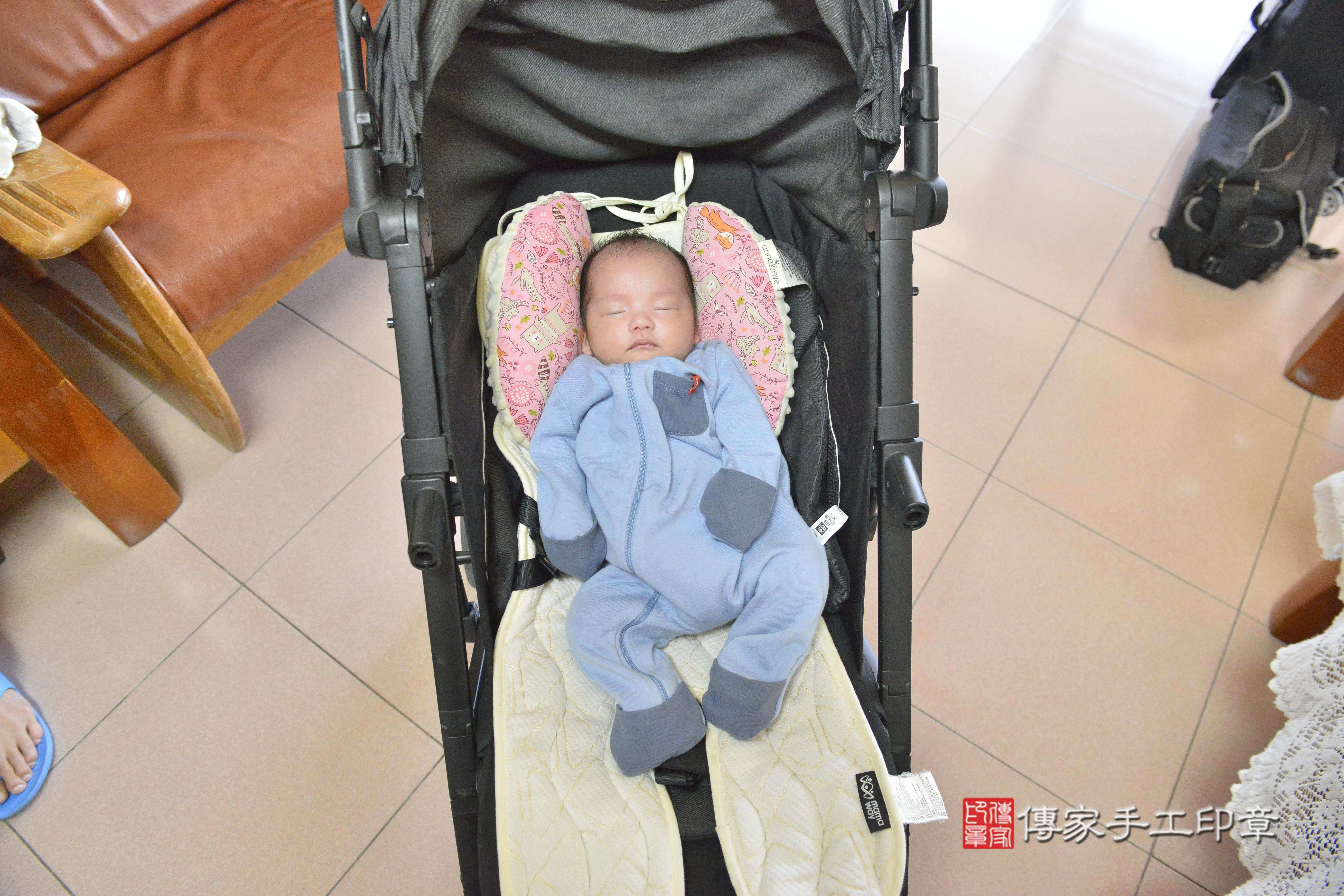 傳家手工印章高雄店、抓周、度脺、美式風會場、傳家嬰兒古禮、吉祥話、抓周道具物品24種、拍照。抓周證書。寶寶抓周、滿周歲、生日快樂、祝福