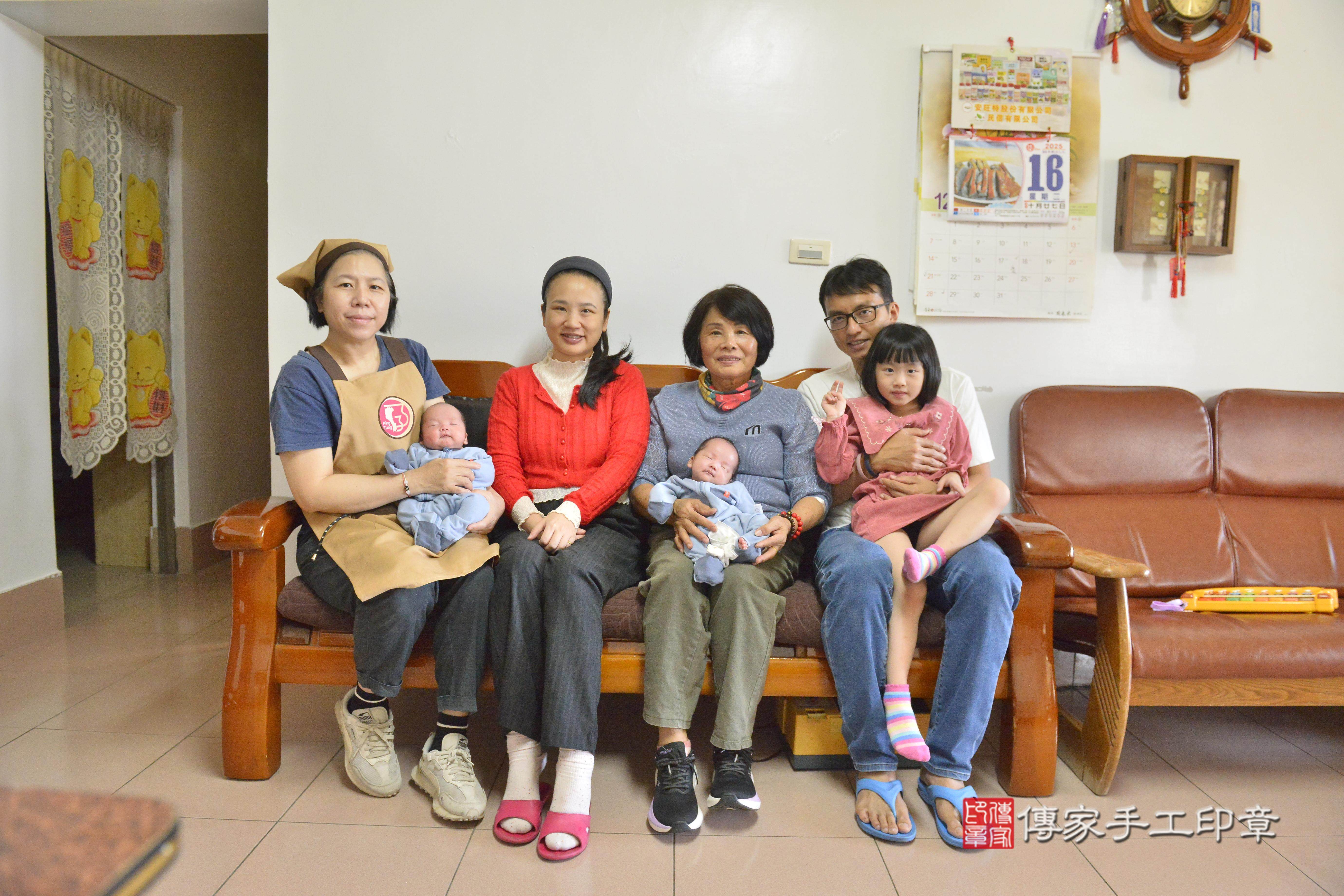 傳家手工印章高雄店、抓周、度脺、美式風會場、傳家嬰兒古禮、吉祥話、抓周道具物品24種、拍照。抓周證書。寶寶抓周、滿周歲、生日快樂、祝福